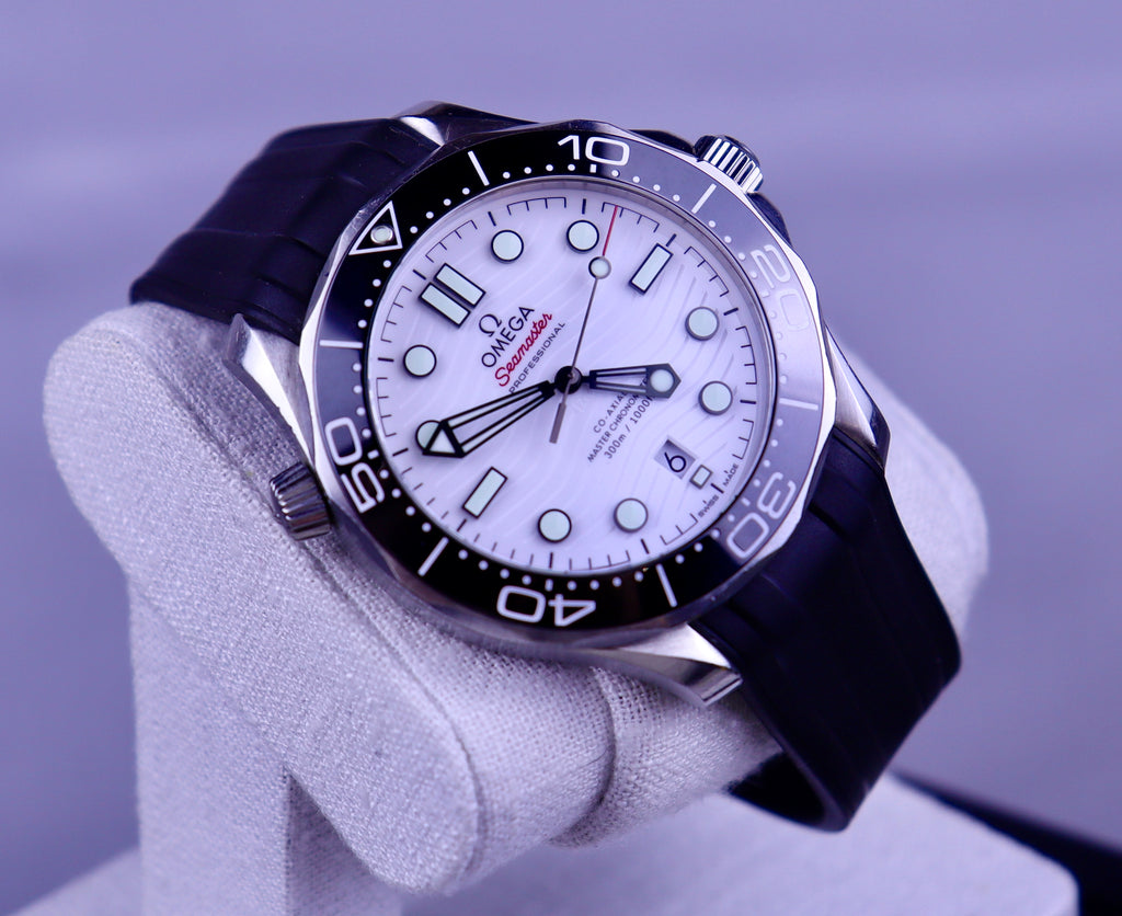 Case #652 — Omega Seamaster Professional 300 (White Rubber) Ref. 210.32.42.20.04.001