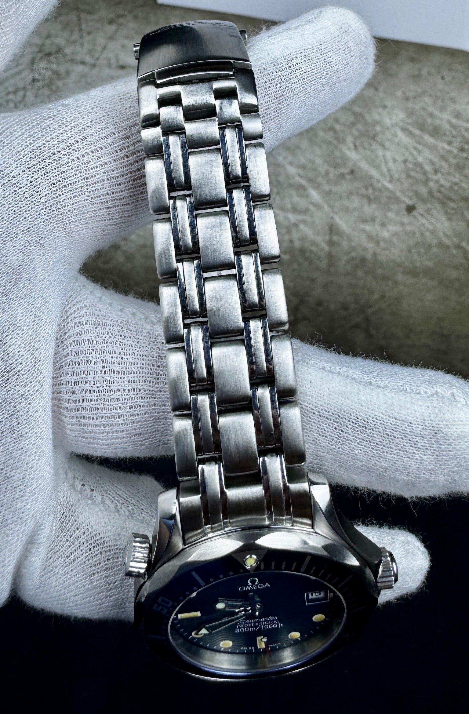 Case #0033 — Pre-Owned Omega Seamaster Professional 300M Quartz (Ref. 2561.80) — Watch Only