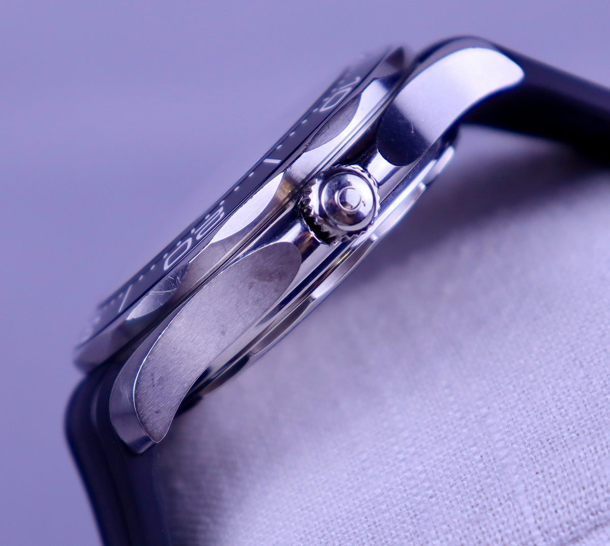 Case #652 — Omega Seamaster Professional 300 (White Rubber) Ref. 210.32.42.20.04.001
