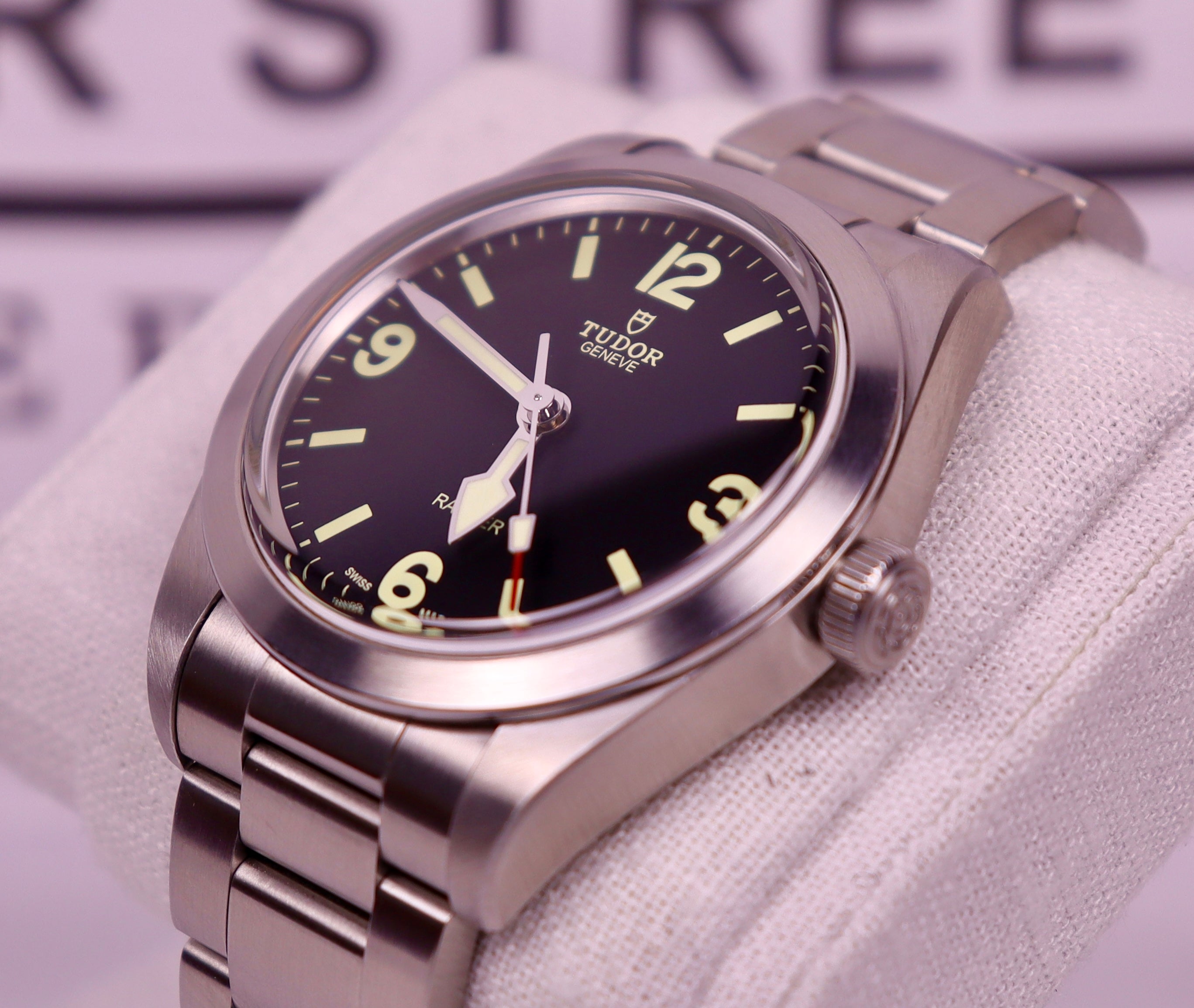 Case #325 — Tudor Ranger 39 Ref. 79950