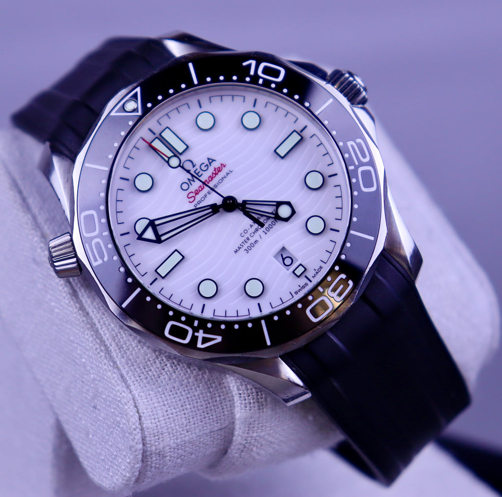 Case #652 — Omega Seamaster Professional 300 (White Rubber) Ref. 210.32.42.20.04.001