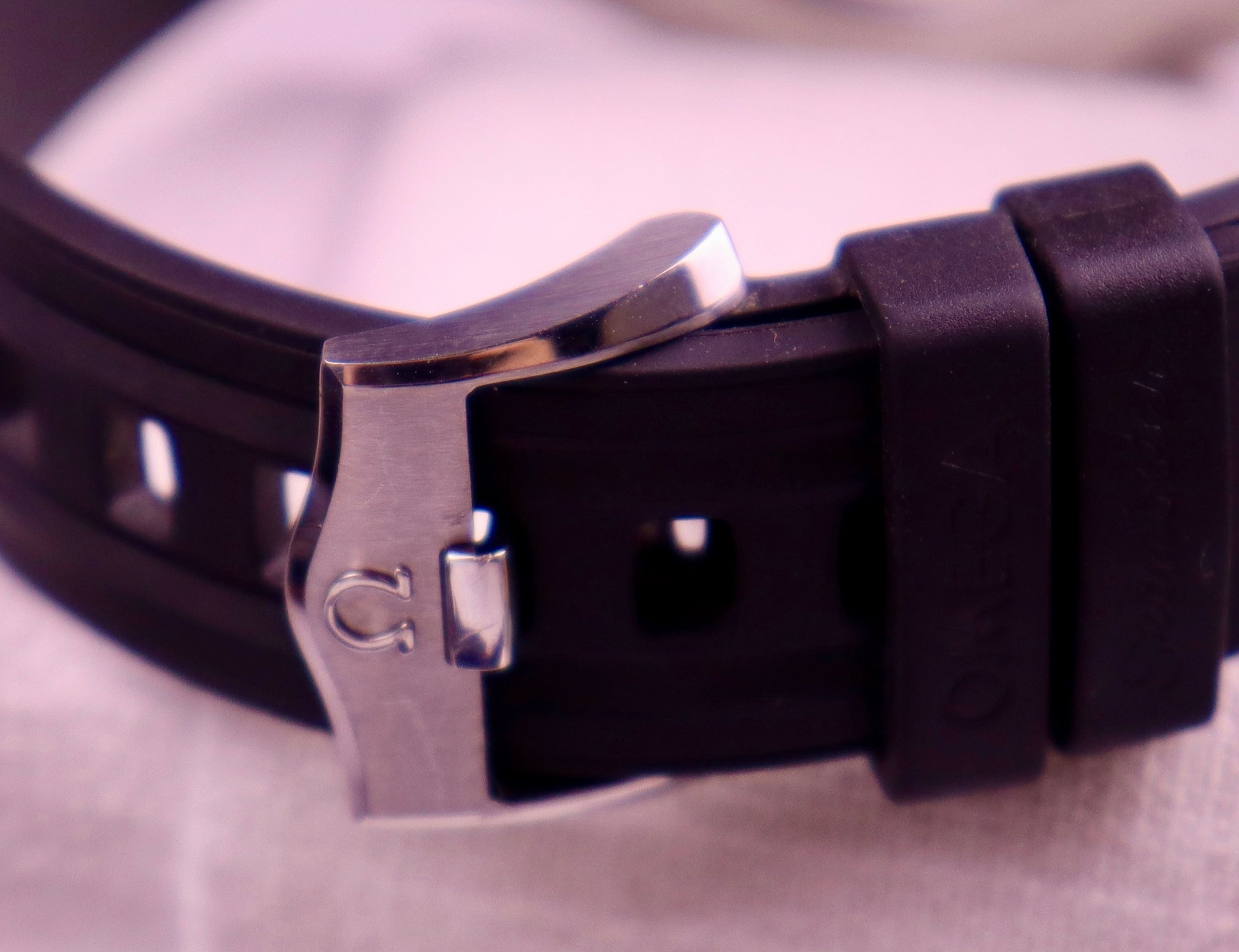 Case #553 — Omega Seamaster Professional 300 Rubber (Black) Ref. 210.32.42.20.01.001