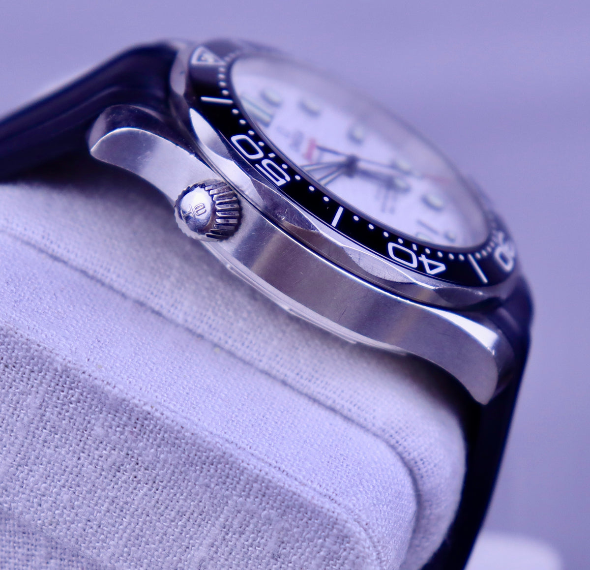 Case #652 — Omega Seamaster Professional 300 (White Rubber) Ref. 210.32.42.20.04.001