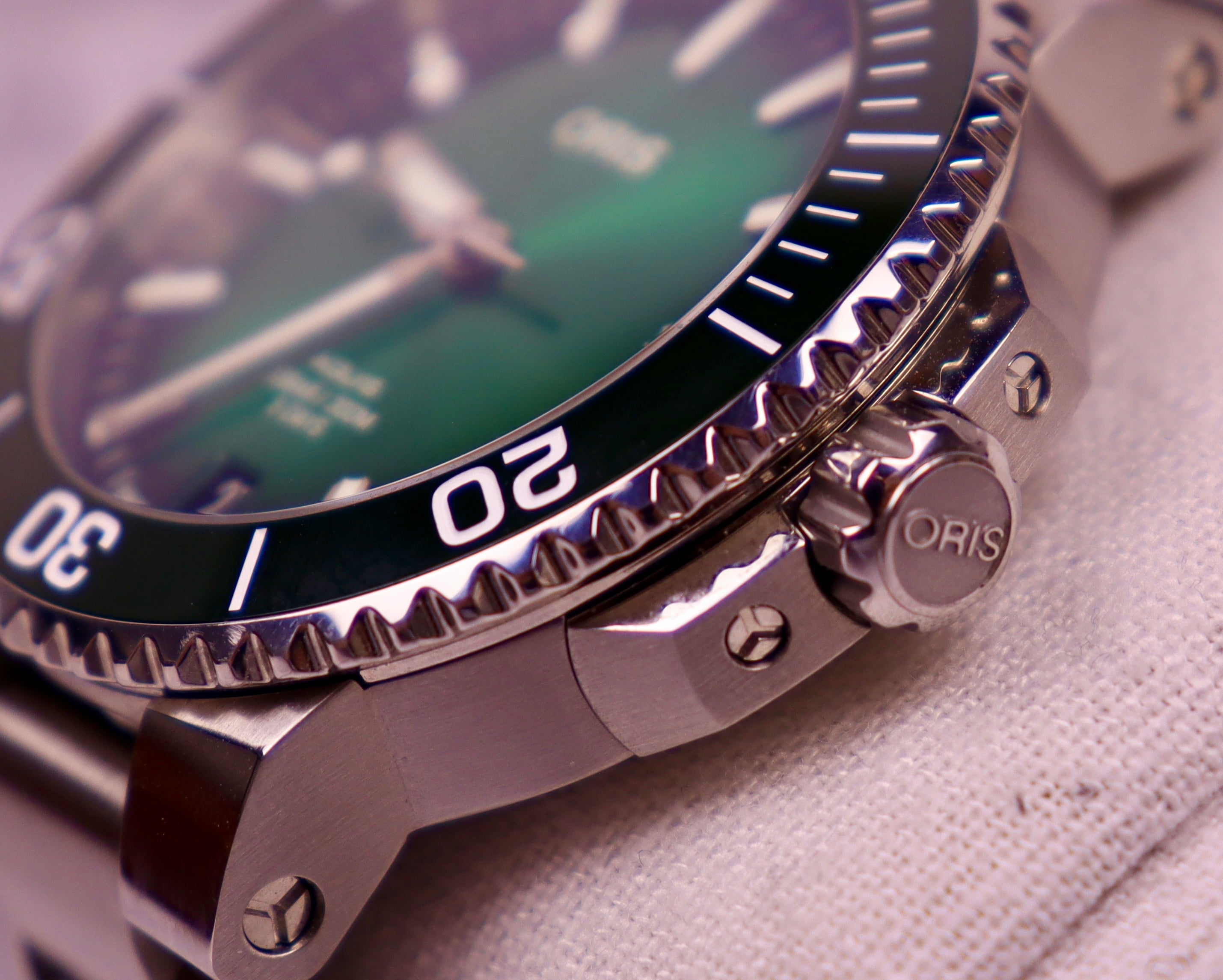 Case #307 — Oris Aquis Date Calibre 400 Green  Ref. 01 400 7769 4157