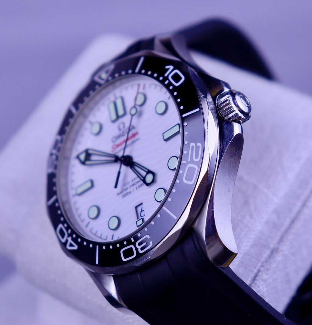 Case #652 — Omega Seamaster Professional 300 (White Rubber) Ref. 210.32.42.20.04.001