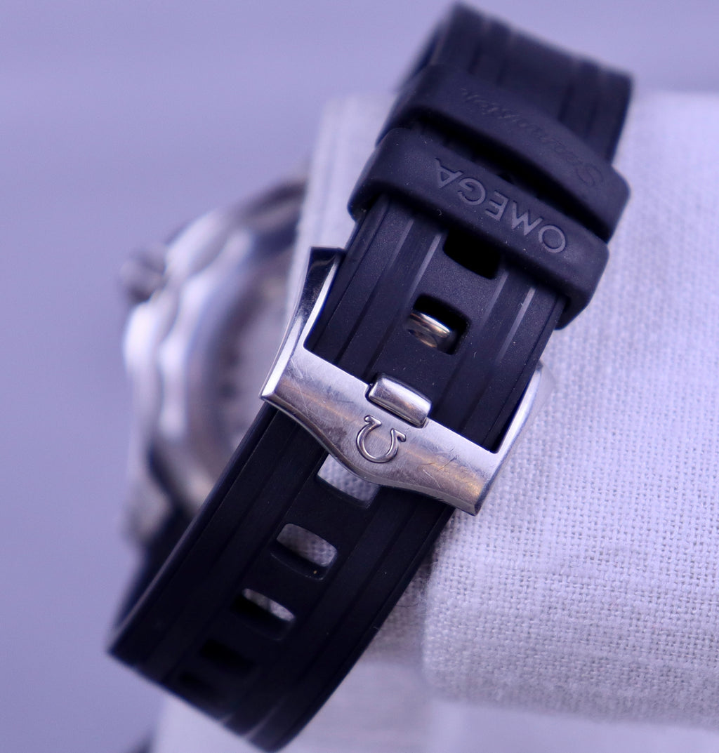Case #652 — Omega Seamaster Professional 300 (White Rubber) Ref. 210.32.42.20.04.001