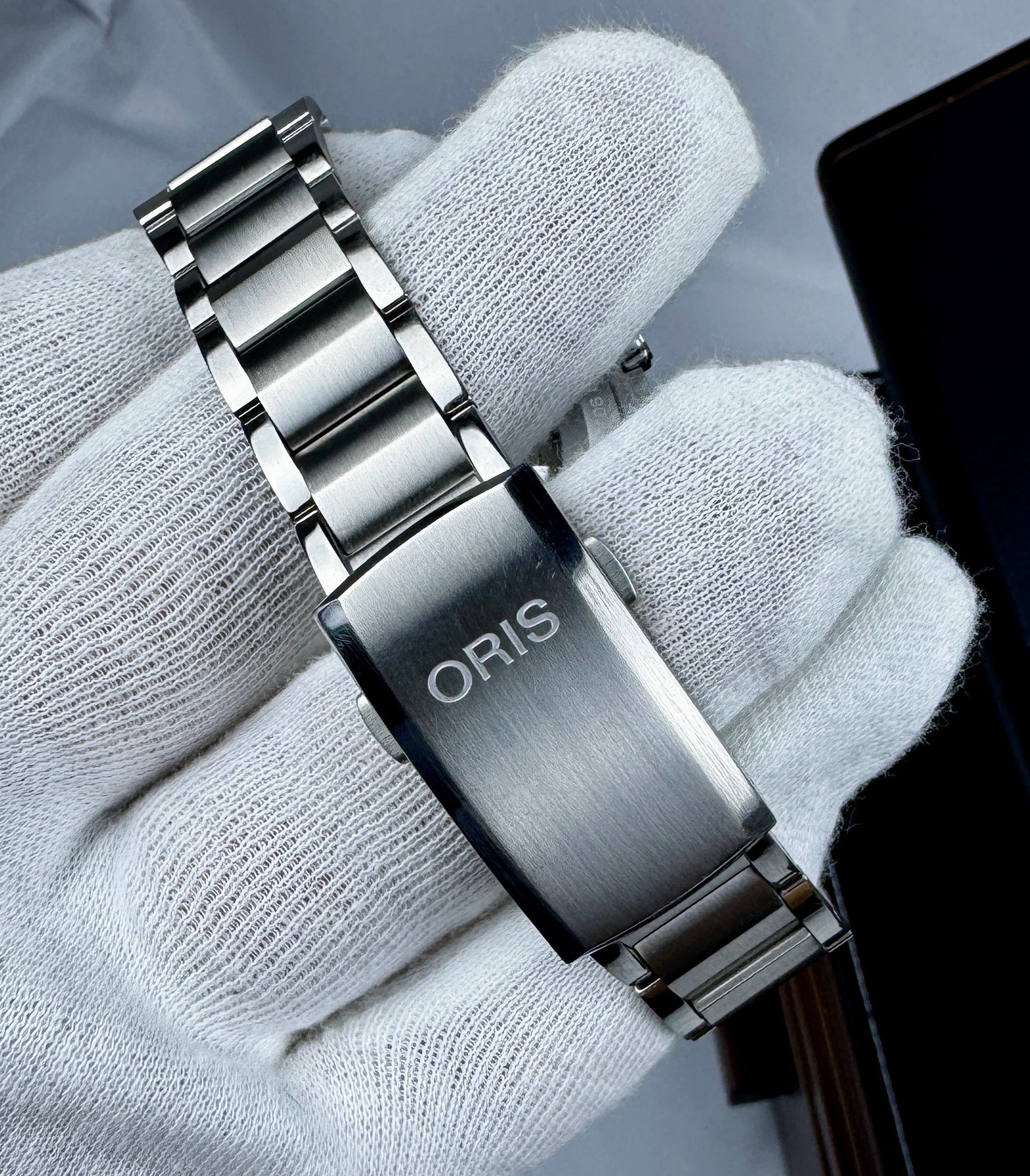 Case #0041 - Pre-Owned Oris Aquis Taste Of Summer - Watermelon Red - Full Kit!