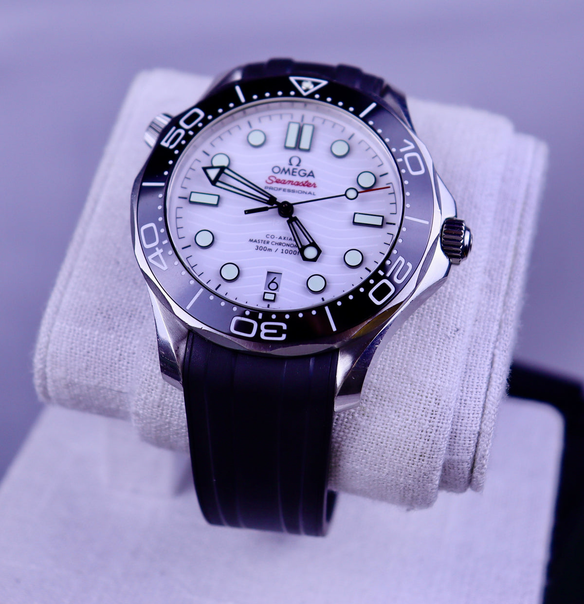 Case #652 — Omega Seamaster Professional 300 (White Rubber) Ref. 210.32.42.20.04.001