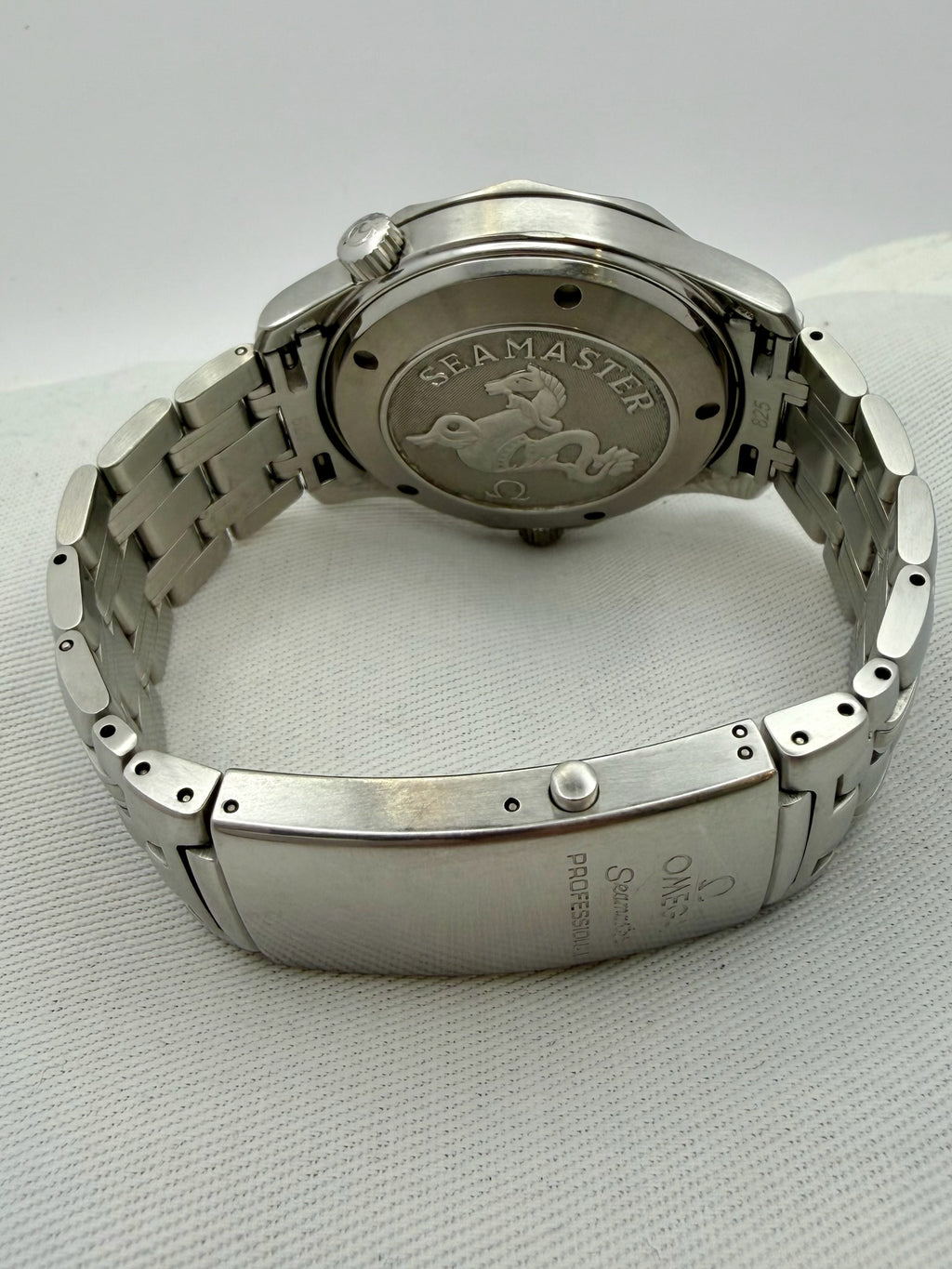 Case #105: Omega Seamaster Professional Ref. 2220.80 – The Classic Bond Watch