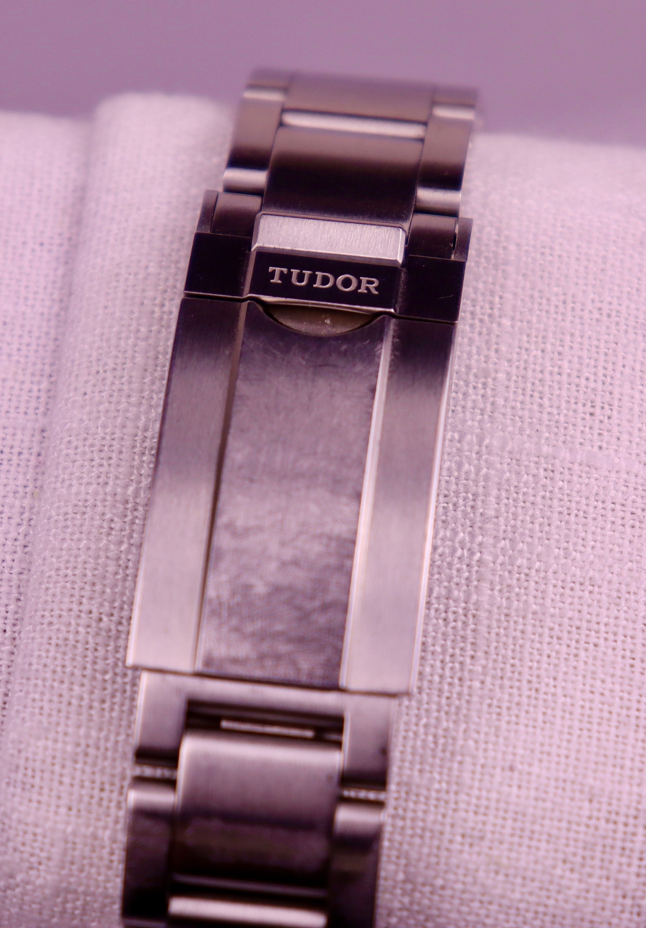 Case #556 — Tudor Ranger Ref. m79950-0001
