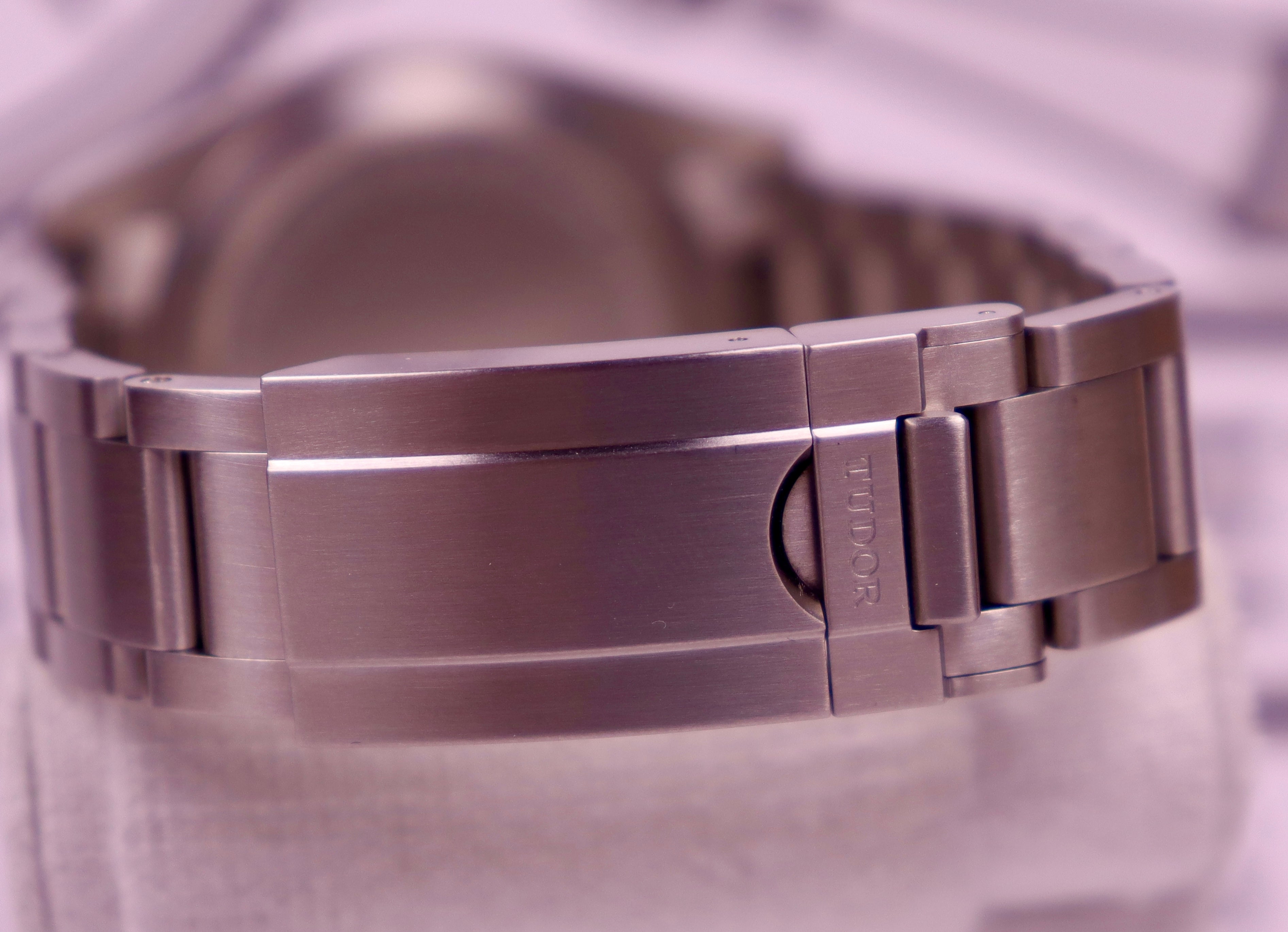 Case #325 — Tudor Ranger 39 Ref. 79950