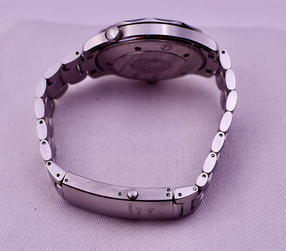 Case #638 — Omega Seamaster Electric Blue Quartz Ref. 2265.80.00