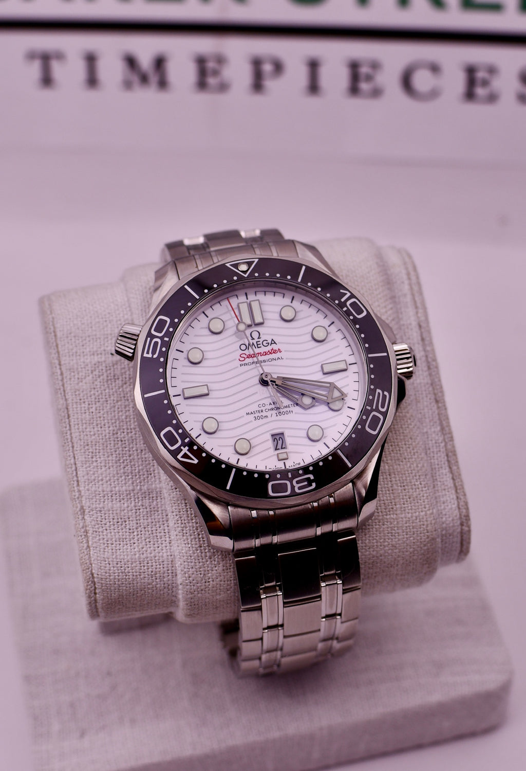 Case #686 — Omega Seamaster 300 (White) Ref. 210.30.42.20.04.001