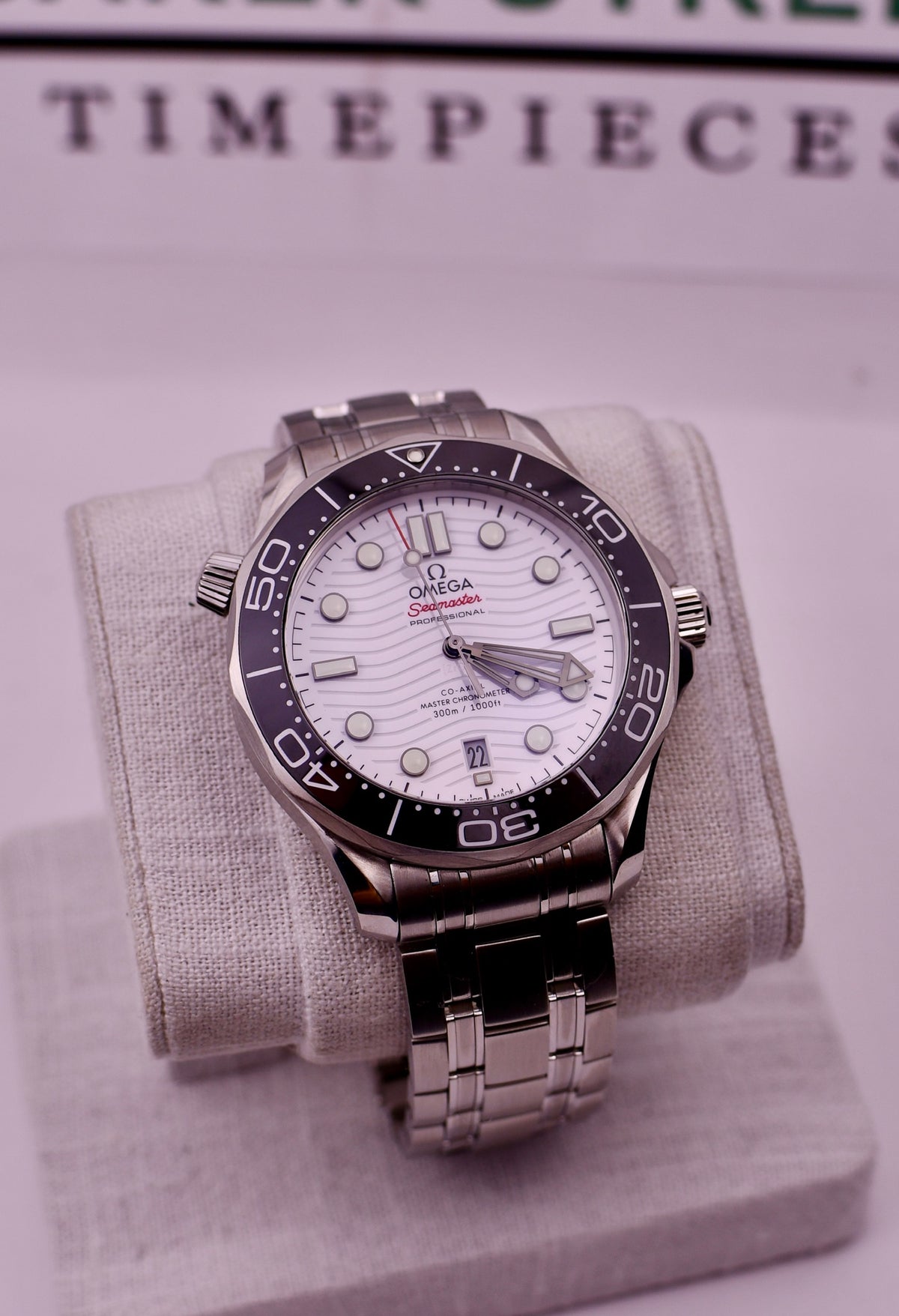 Case #686 — Omega Seamaster 300 (White) Ref. 210.30.42.20.04.001