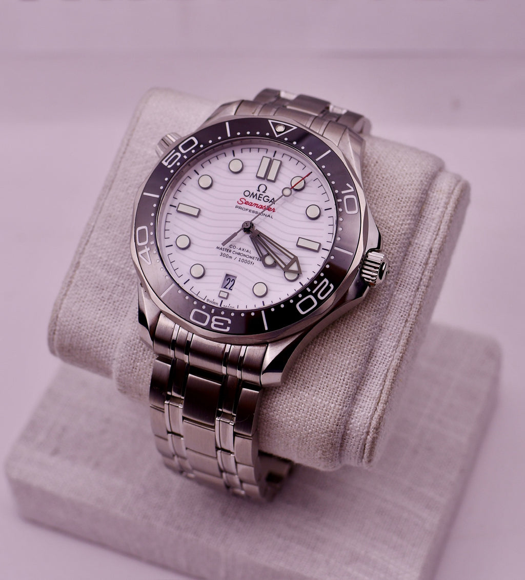 Case #686 — Omega Seamaster 300 (White) Ref. 210.30.42.20.04.001