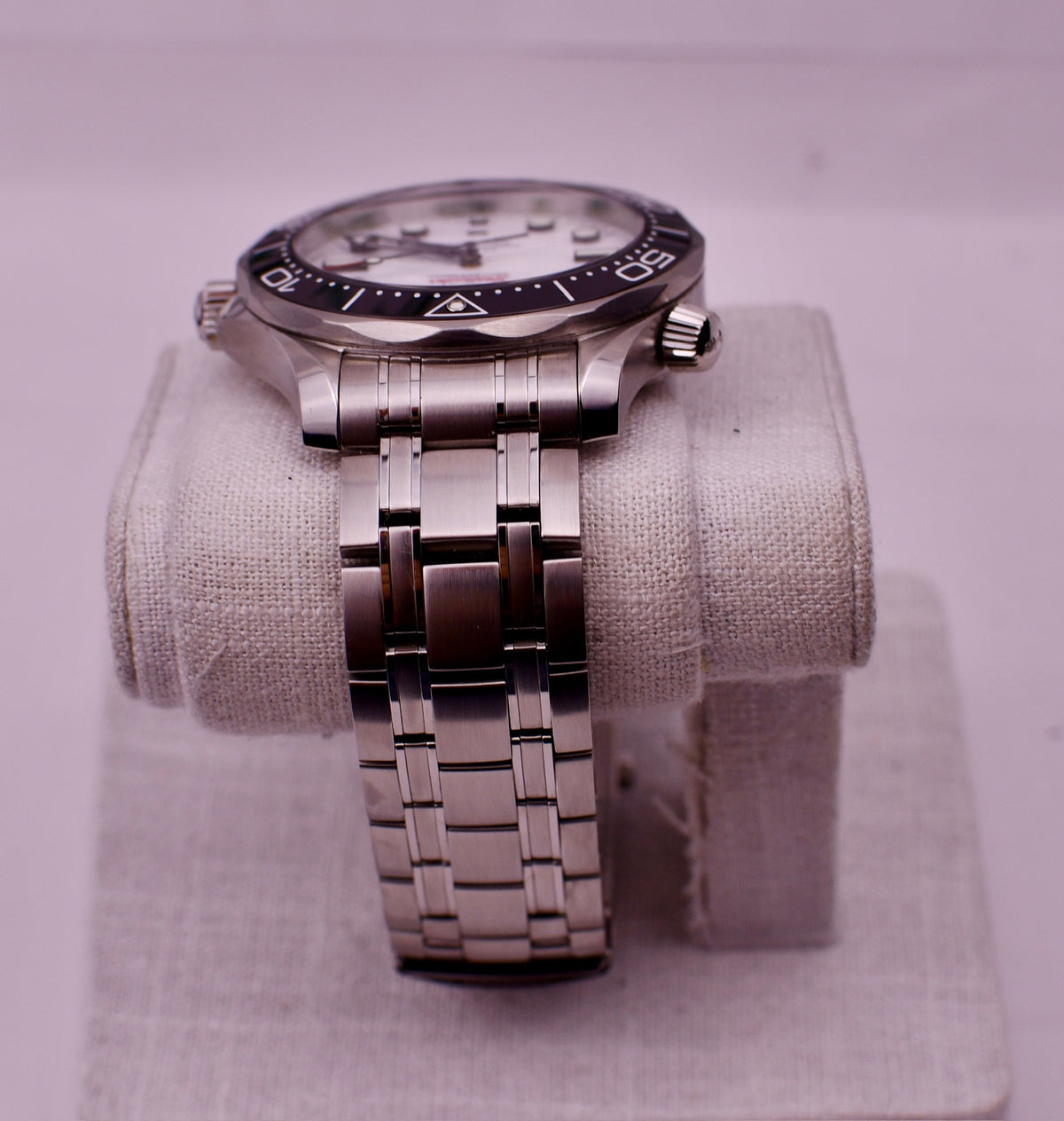 Case #686 — Omega Seamaster 300 (White) Ref. 210.30.42.20.04.001