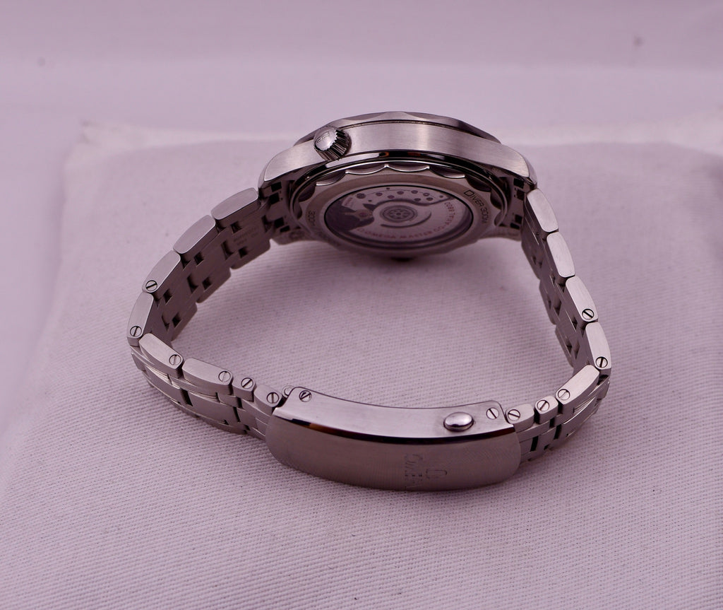Case #686 — Omega Seamaster 300 (White) Ref. 210.30.42.20.04.001