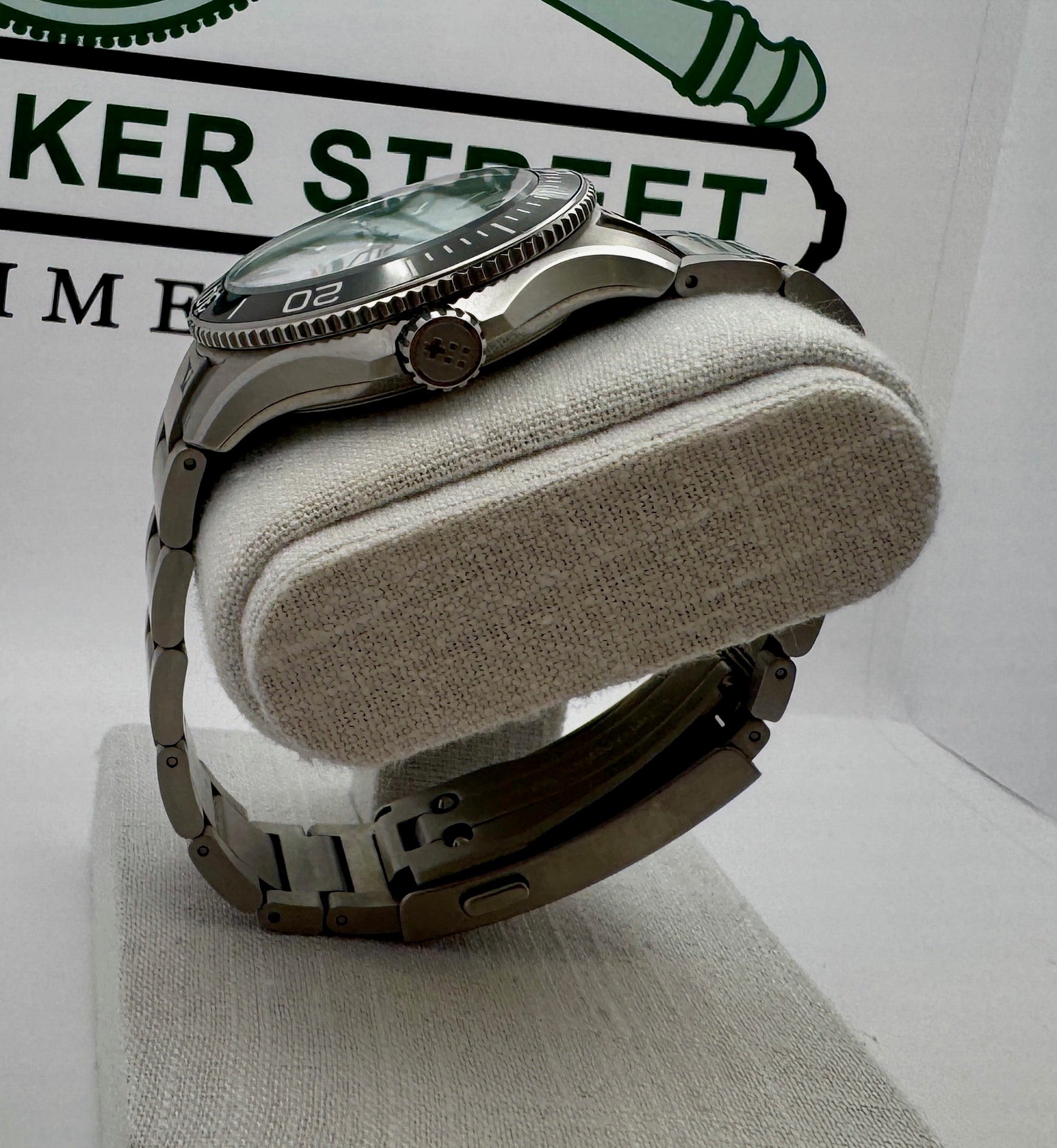 Case #90 Christopher Ward C60 Trident Pro 600 – Full Kit – Excellent Pre-Owned