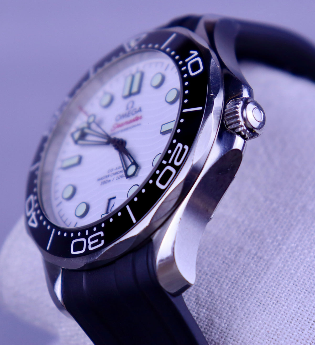 Case #652 — Omega Seamaster Professional 300 (White Rubber) Ref. 210.32.42.20.04.001