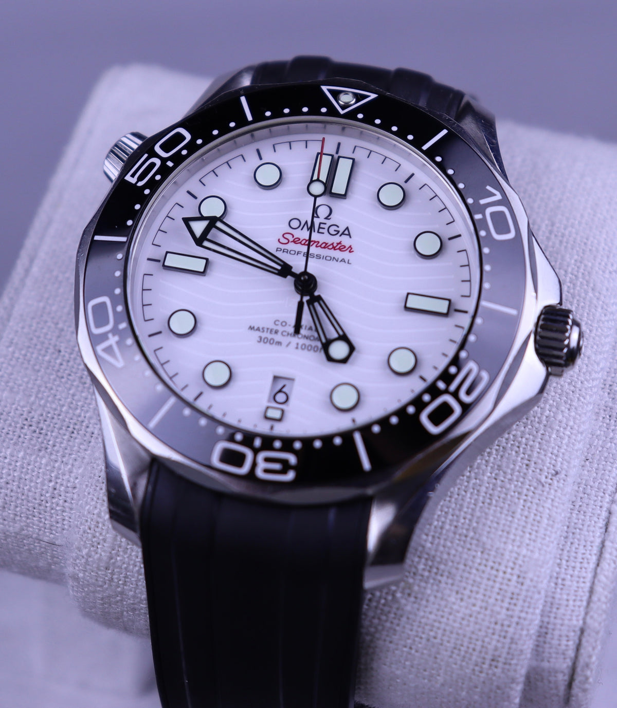 Case #652 — Omega Seamaster Professional 300 (White Rubber) Ref. 210.32.42.20.04.001