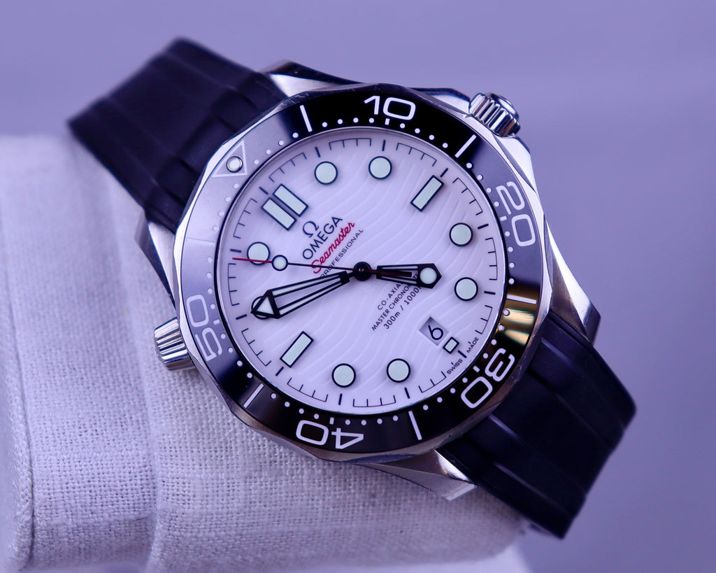 Case #652 — Omega Seamaster Professional 300 (White Rubber) Ref. 210.32.42.20.04.001