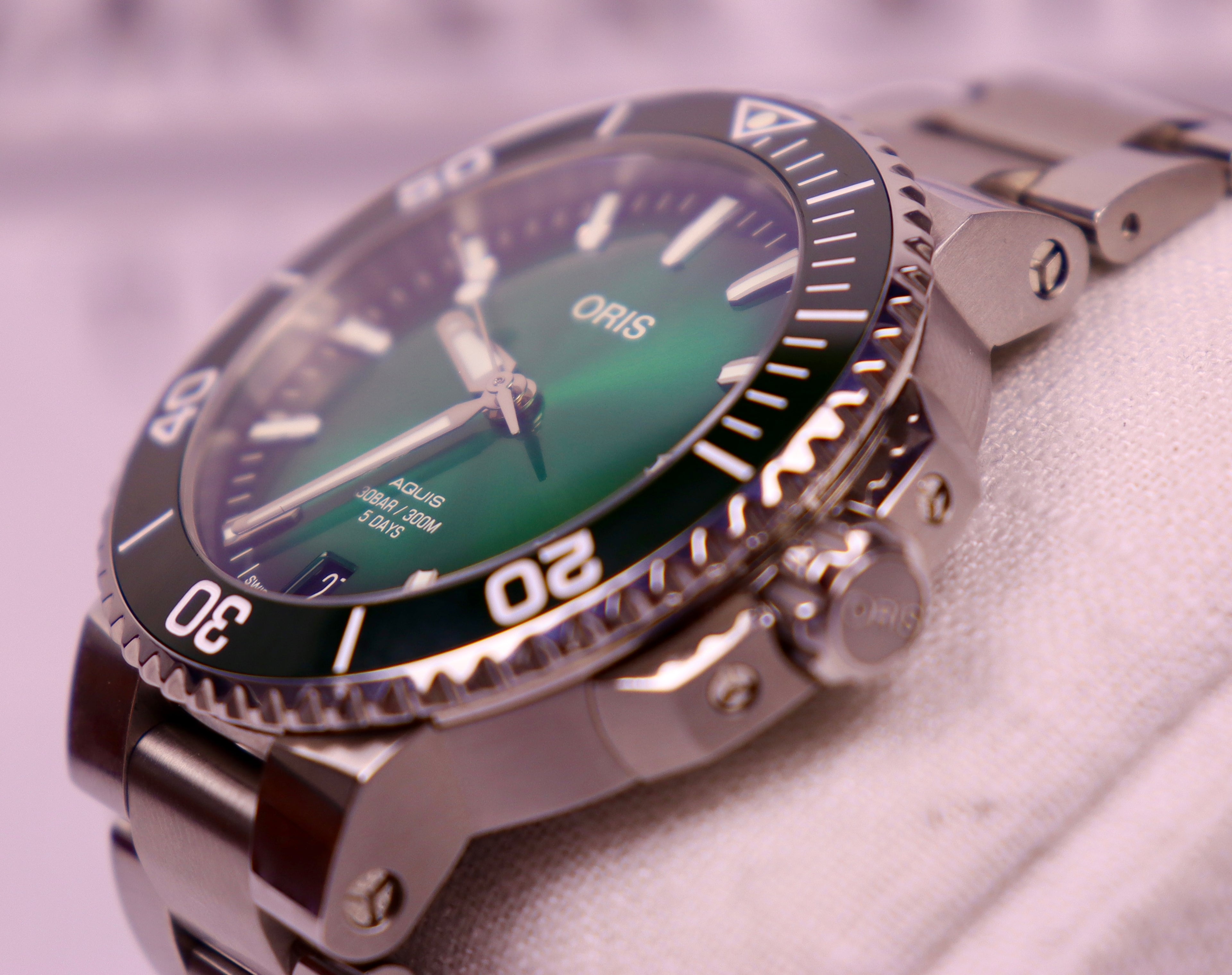 Case #307 — Oris Aquis Date Calibre 400 Green  Ref. 01 400 7769 4157
