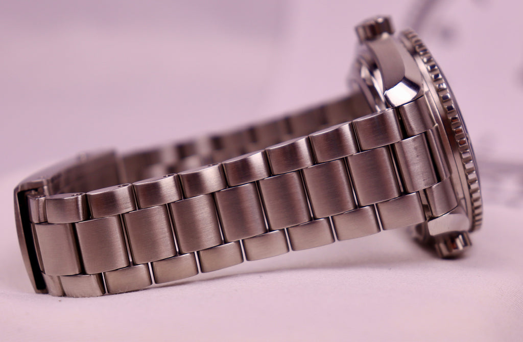 Case #186 — Omega Seamaster Planet Ocean 600M  Ref. 215.30.44.21.01.001