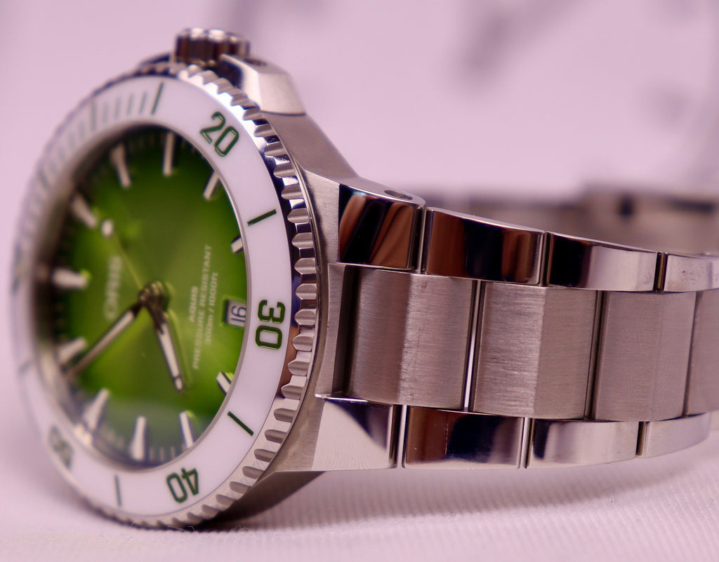 Case #197 — Oris Aquis “Taste of Summer”  Ref. 01 733 7787 4137-07 8 22 04PEB