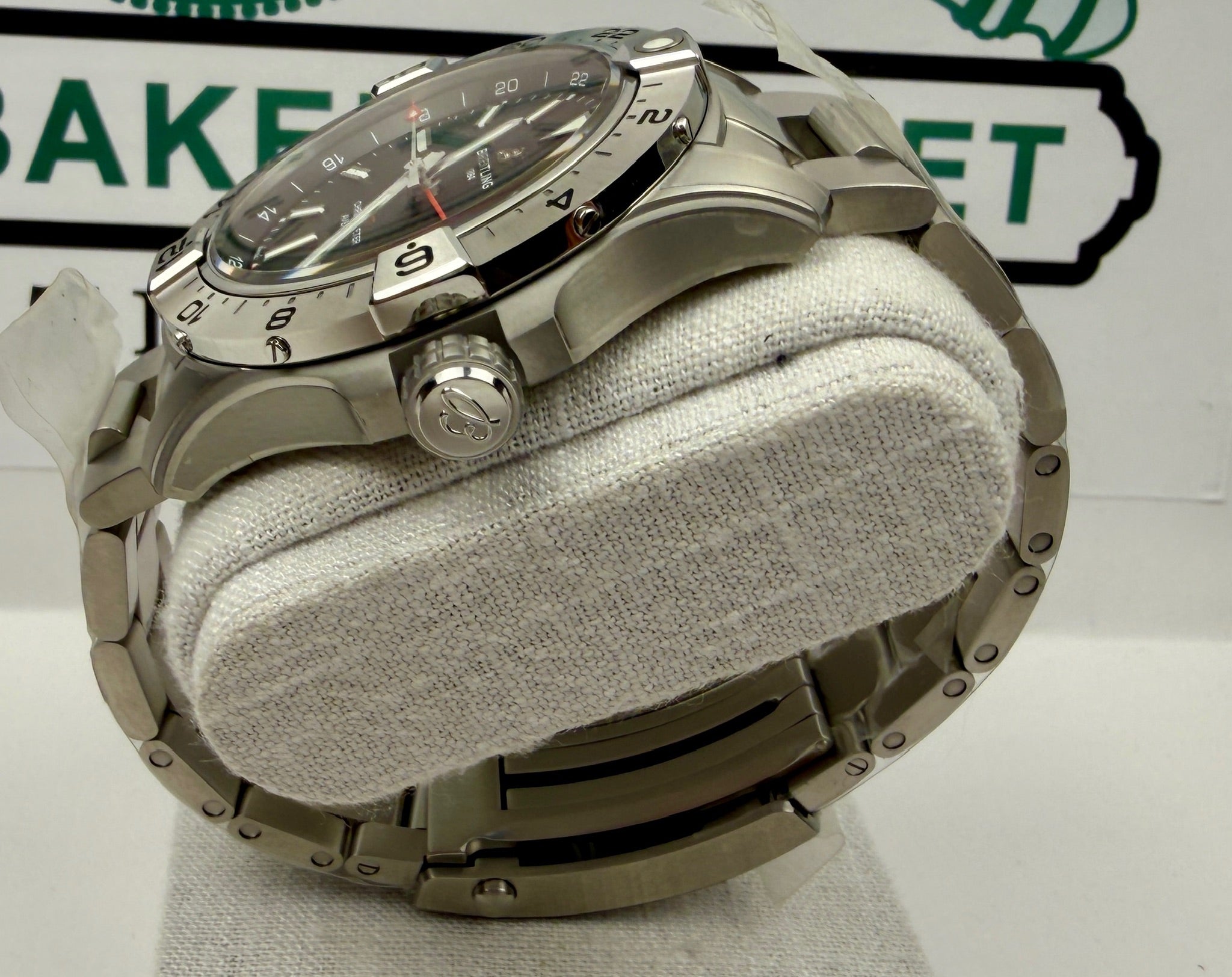 Case #205 — Breitling Avenger GMT Automatic 44mm  Ref. A32320