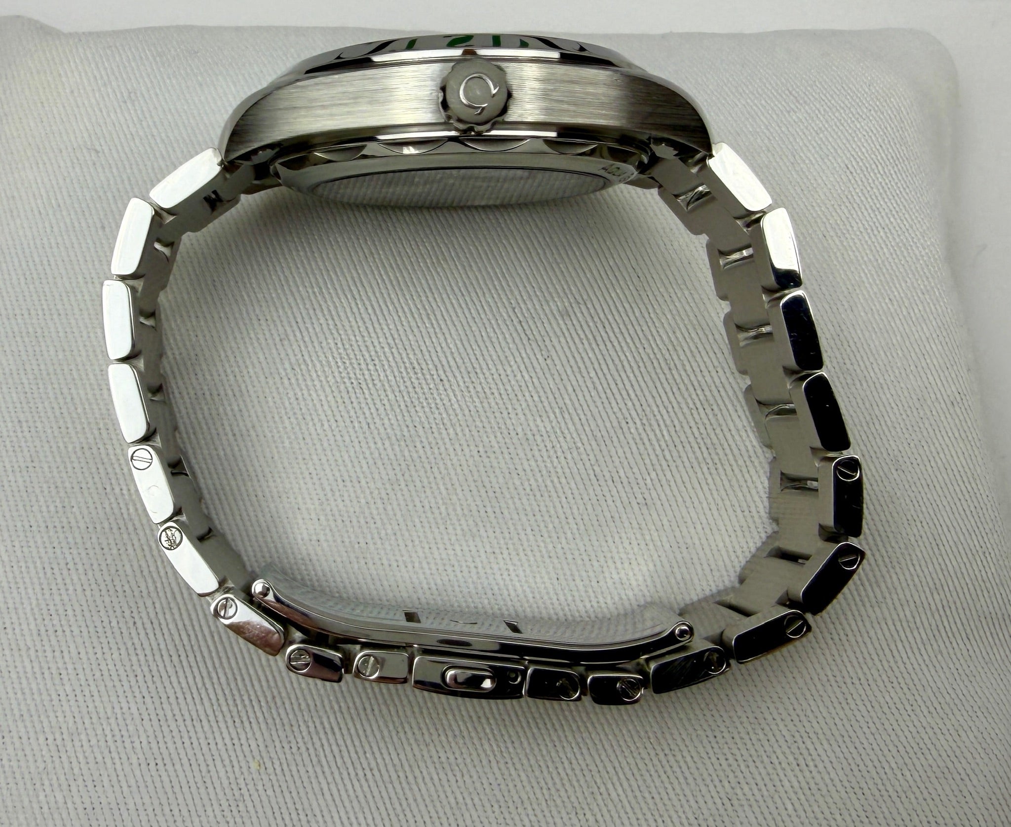 Case #208 — Omega Seamaster Aqua Terra  Ref. 220.10.41.21.01.001