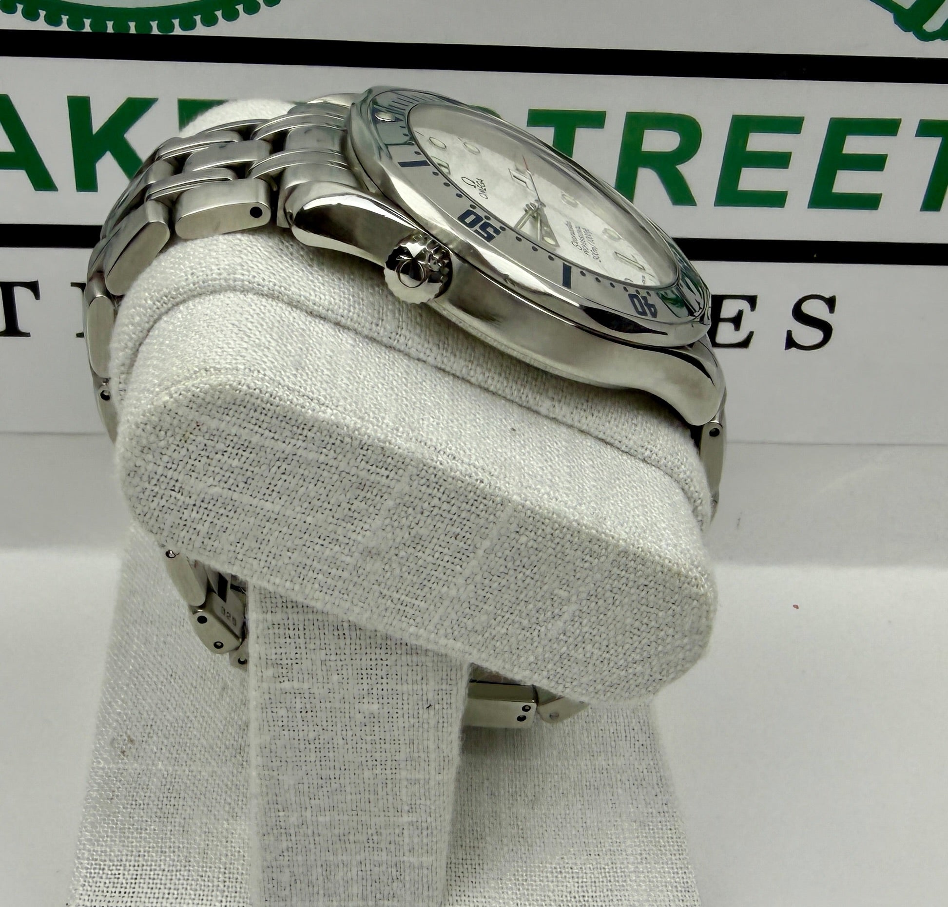 Case #225 — Omega Seamaster Professional Quartz (White Dial)  Ref. 2542.20.00
