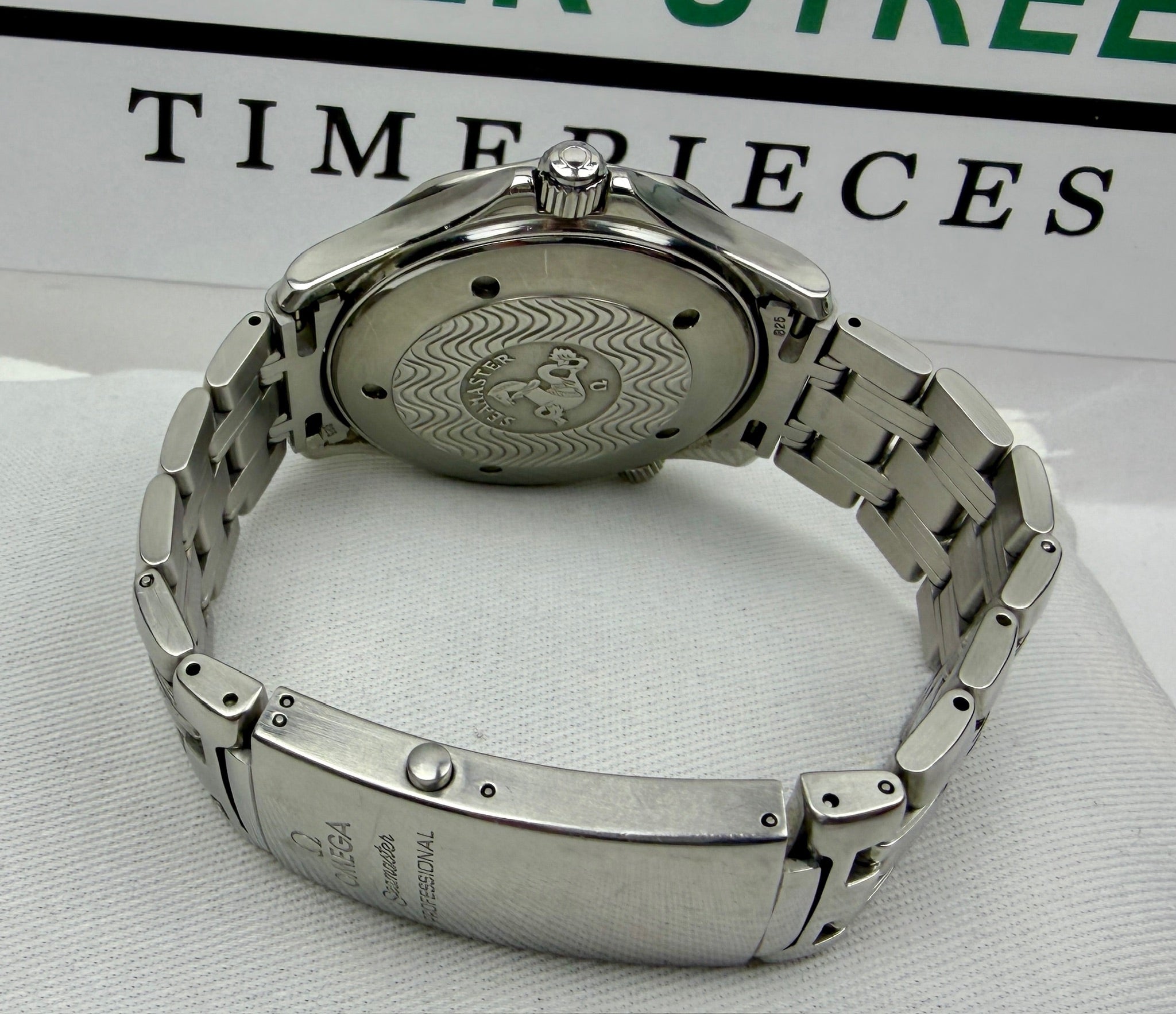 Case #225 — Omega Seamaster Professional Quartz (White Dial)  Ref. 2542.20.00
