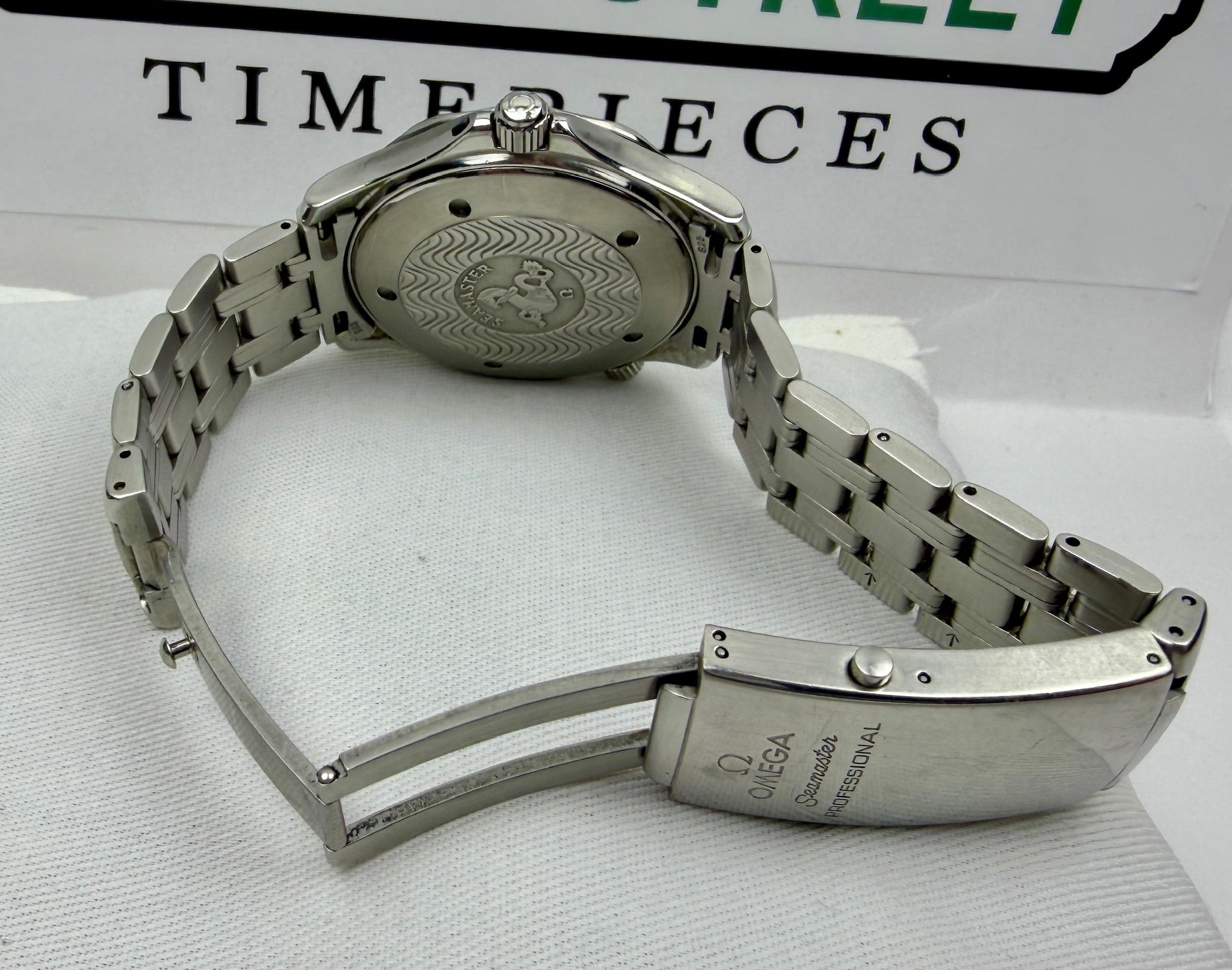 Case #225 — Omega Seamaster Professional Quartz (White Dial)  Ref. 2542.20.00