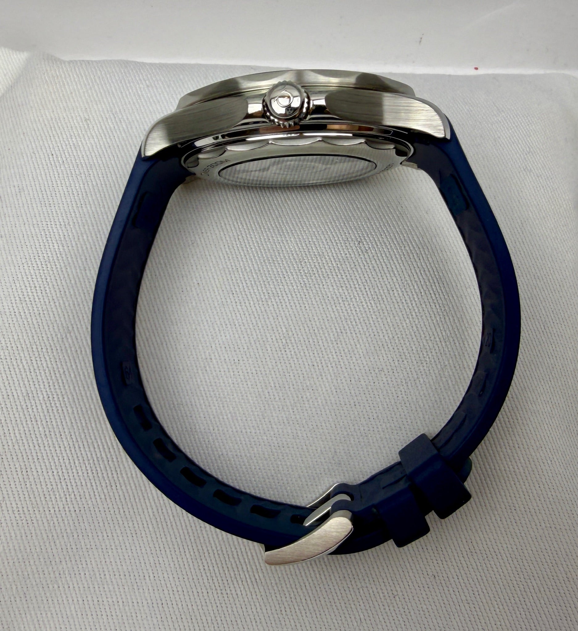 Case #238 — Omega Seamaster Professional 300M Blue  Ref. 210.32.42.20.03.001