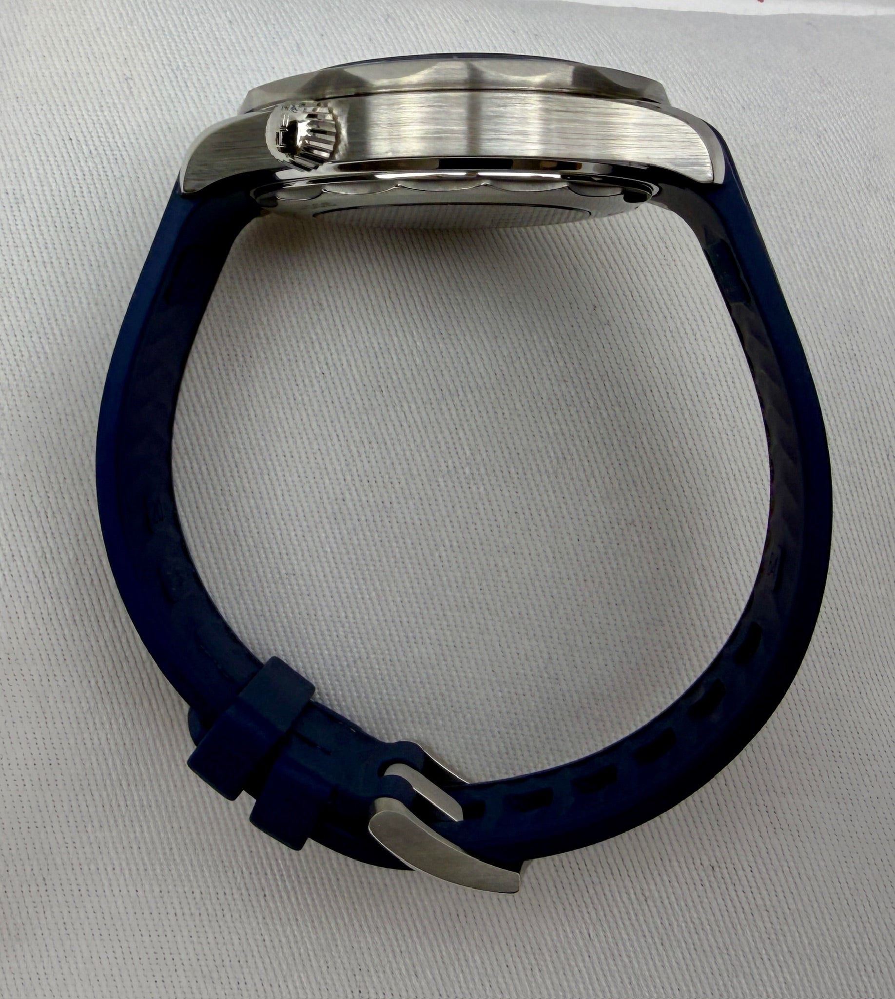 Case #238 — Omega Seamaster Professional 300M Blue  Ref. 210.32.42.20.03.001