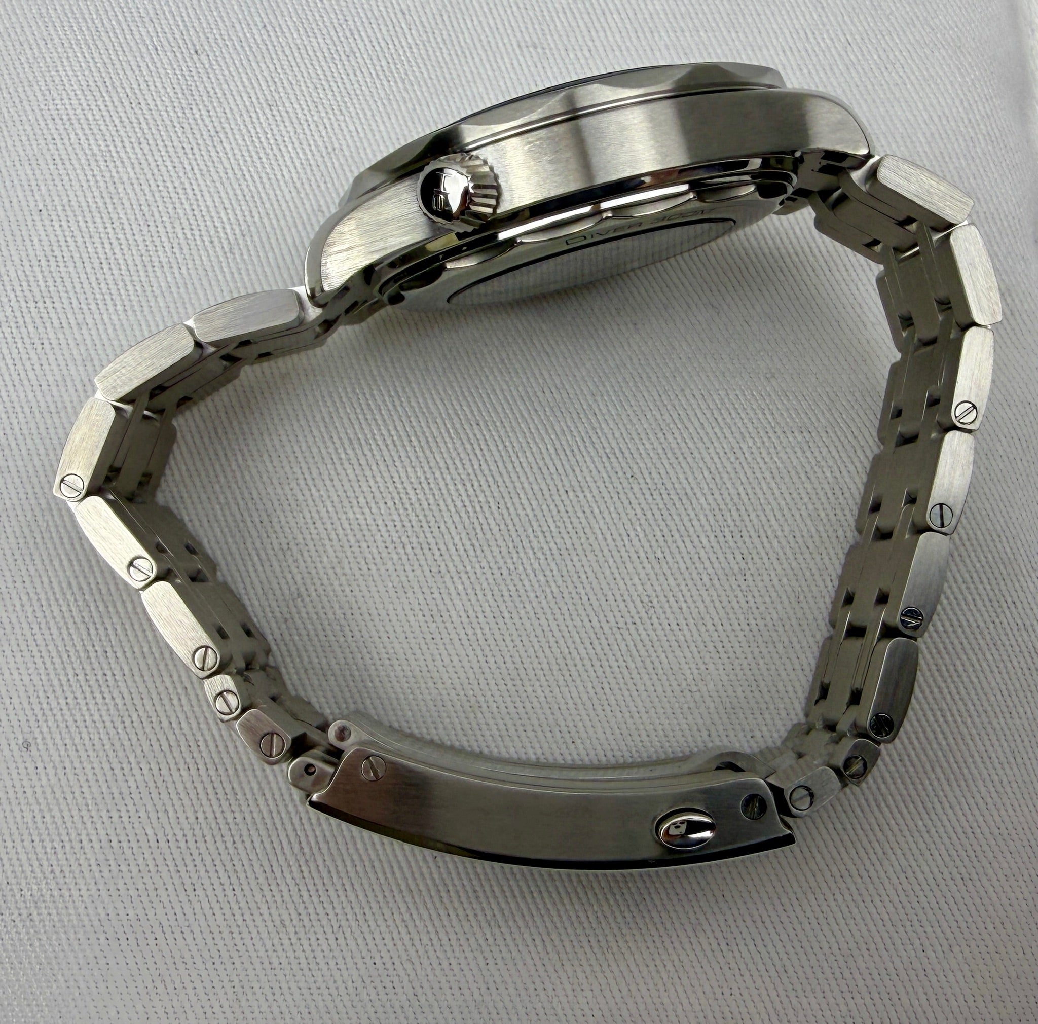 Case #235 — Omega Seamaster Professional 300M White  Ref. 210.30.42.20.04.001