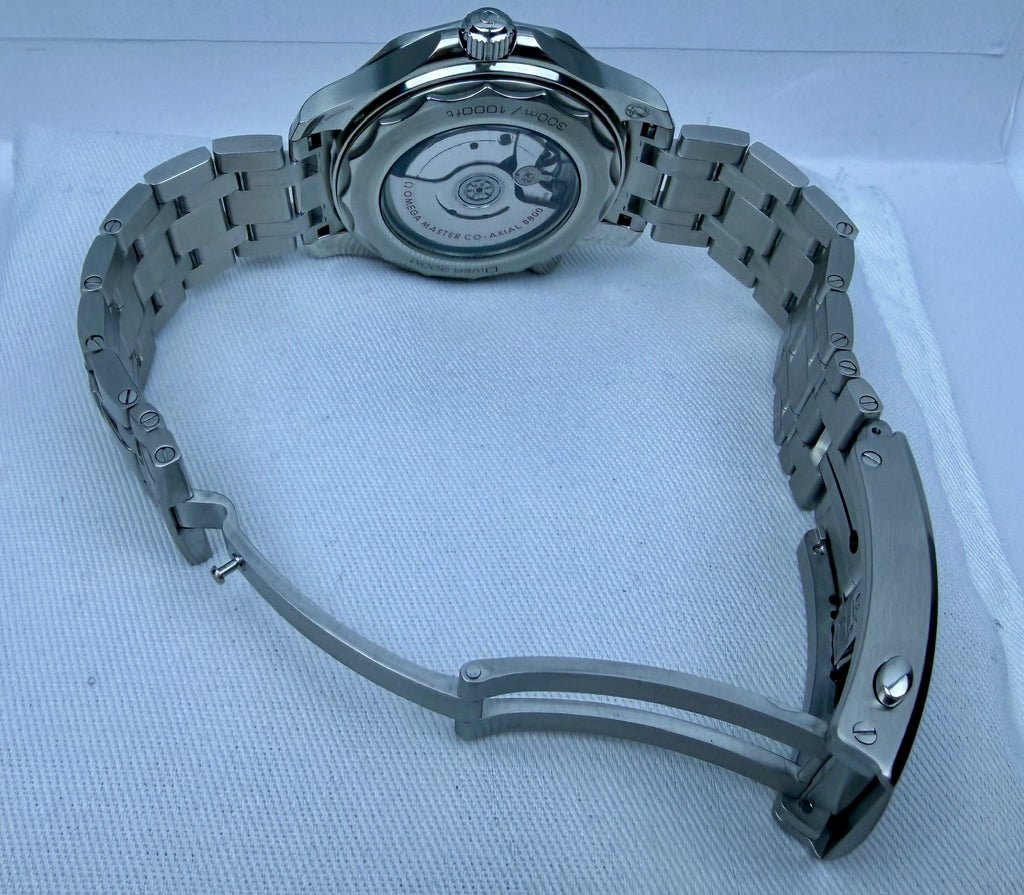 Case #235 — Omega Seamaster Professional 300M White  Ref. 210.30.42.20.04.001