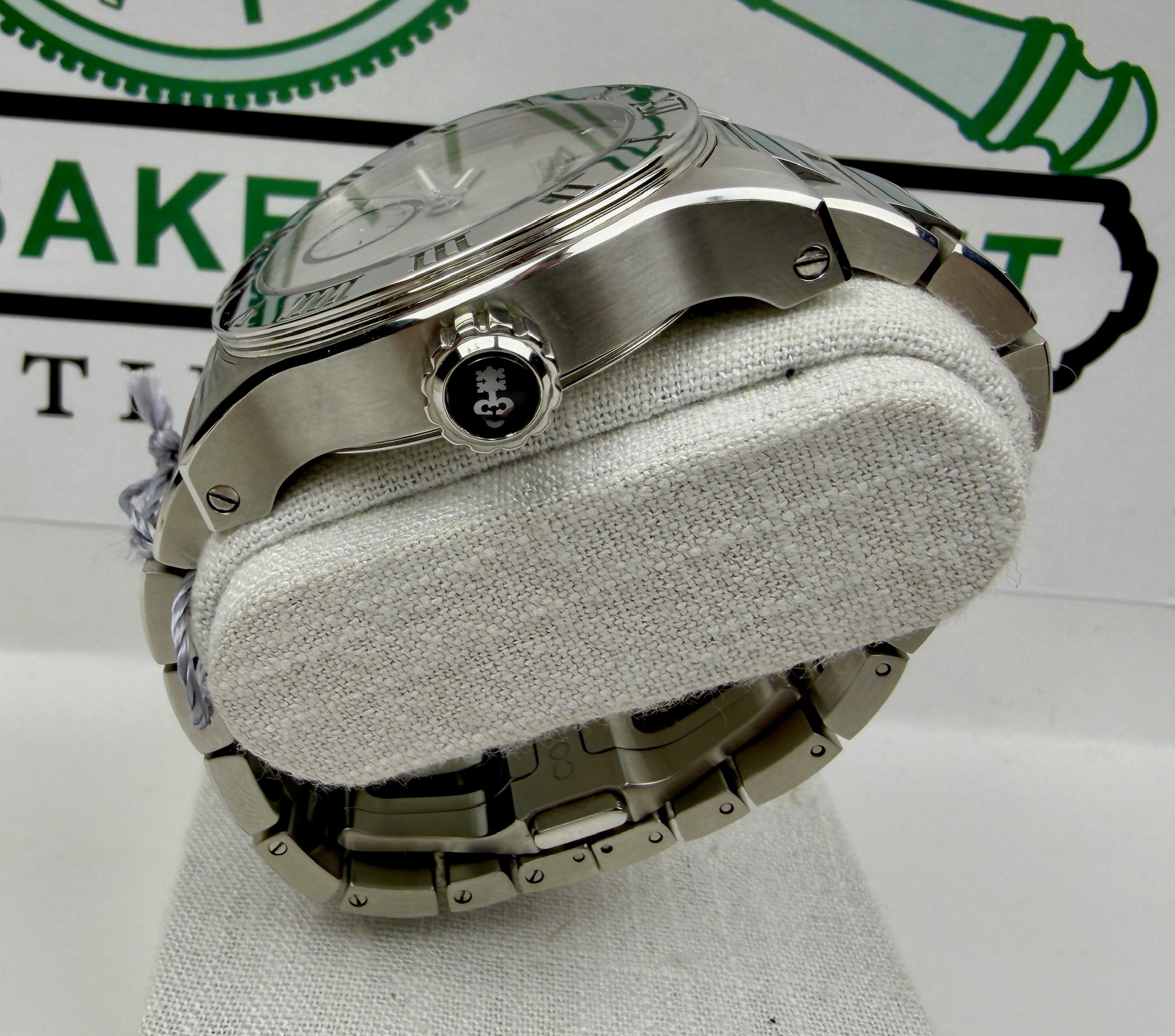 Case #258 — Corum Romulus  Ref. 61320165001