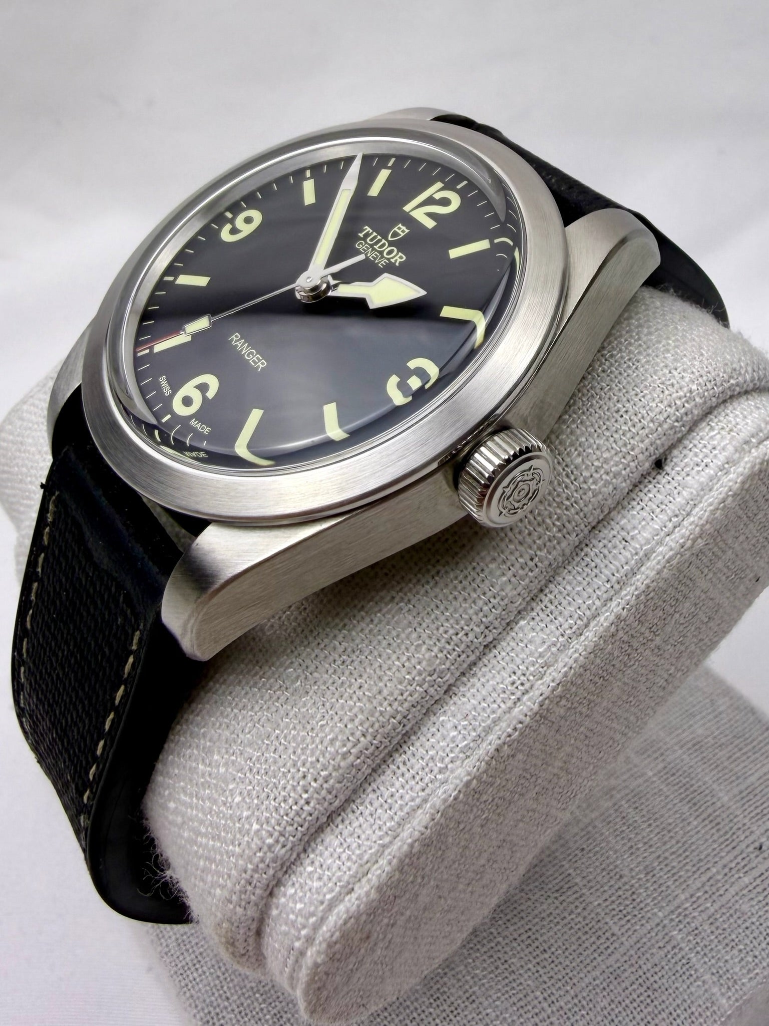 Case #329 — Tudor Ranger on Rubber/Textile  Ref. 79950-0002