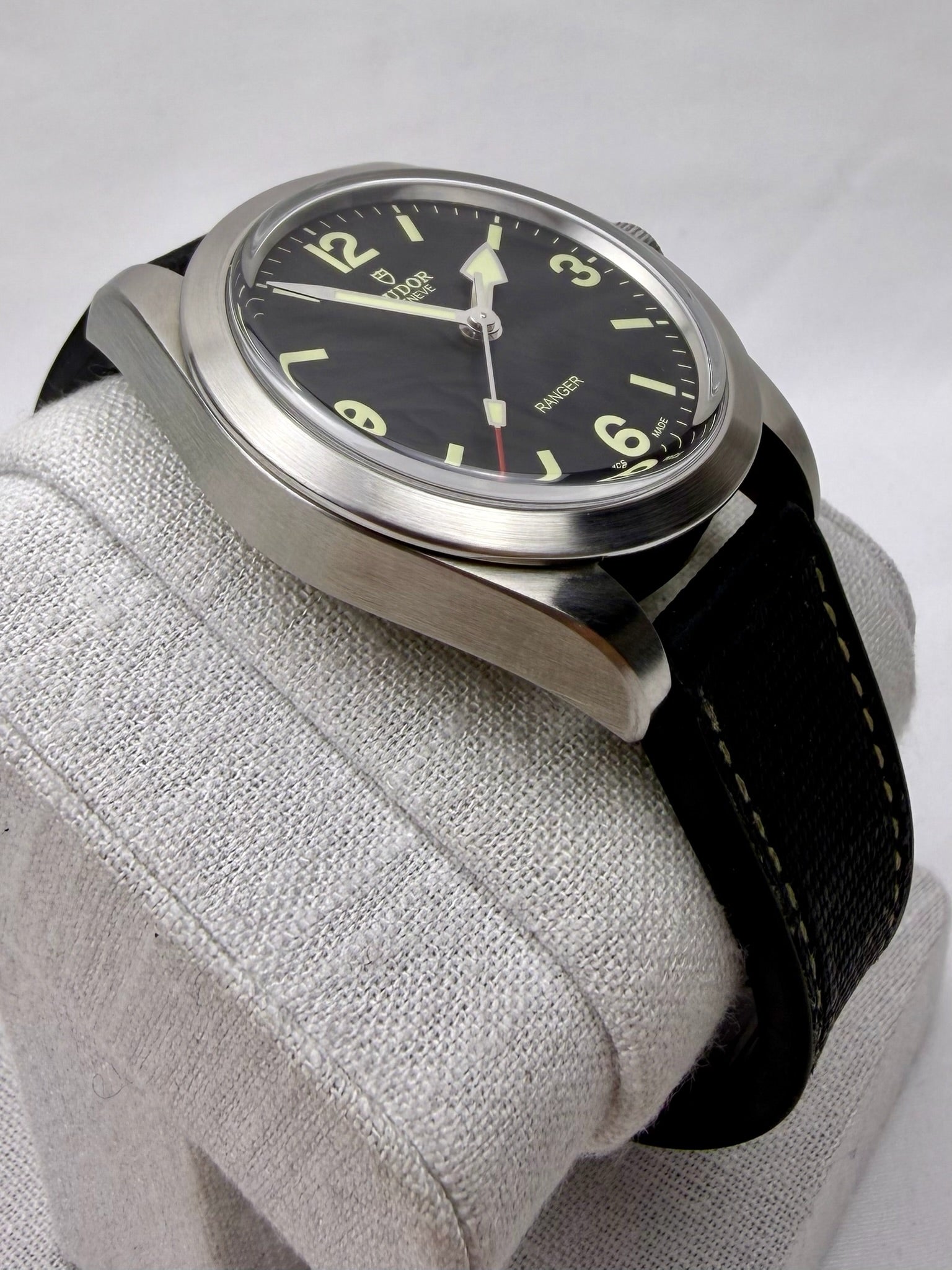 Case #329 — Tudor Ranger on Rubber/Textile  Ref. 79950-0002