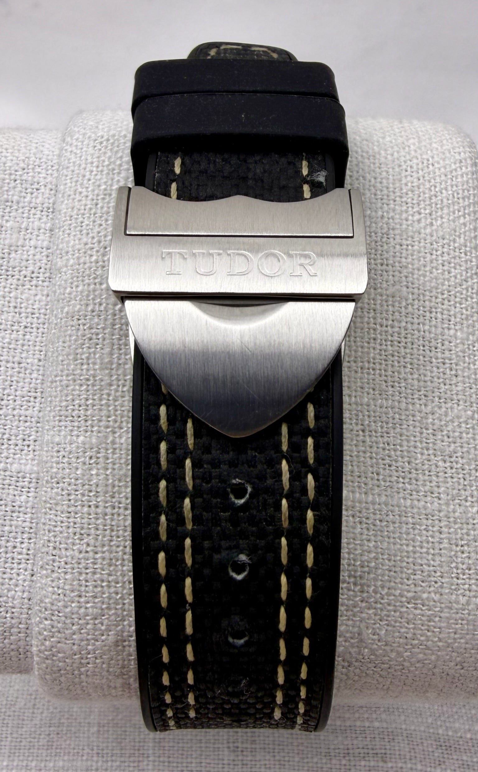 Case #329 — Tudor Ranger on Rubber/Textile  Ref. 79950-0002