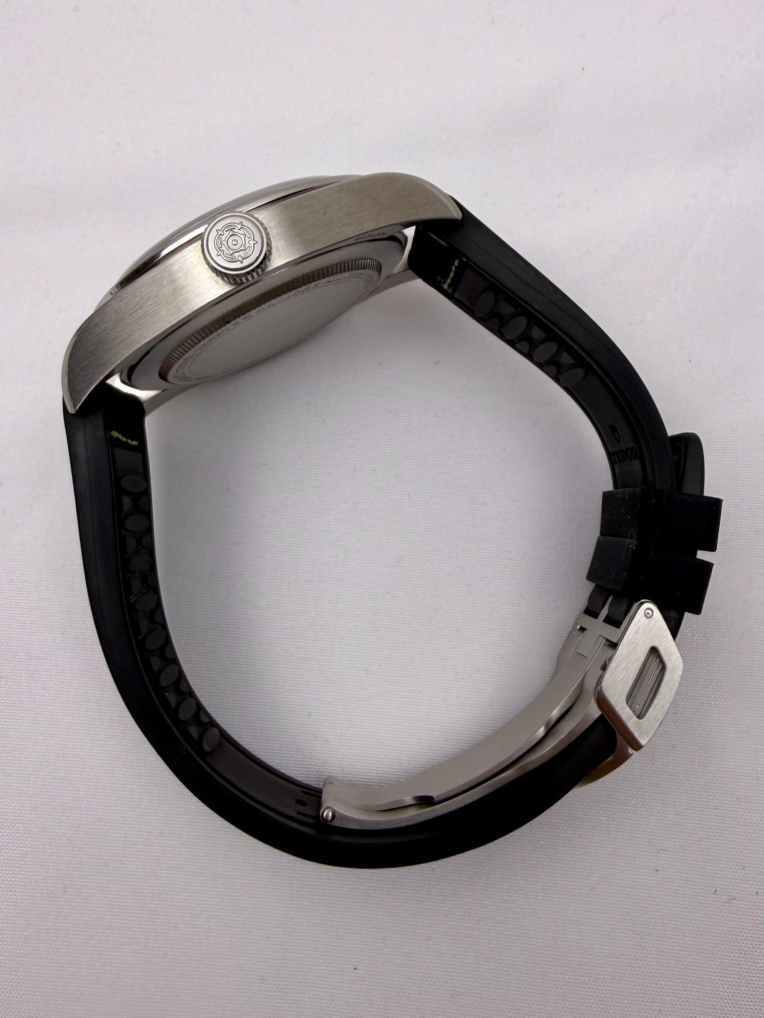 Case #329 — Tudor Ranger on Rubber/Textile  Ref. 79950-0002
