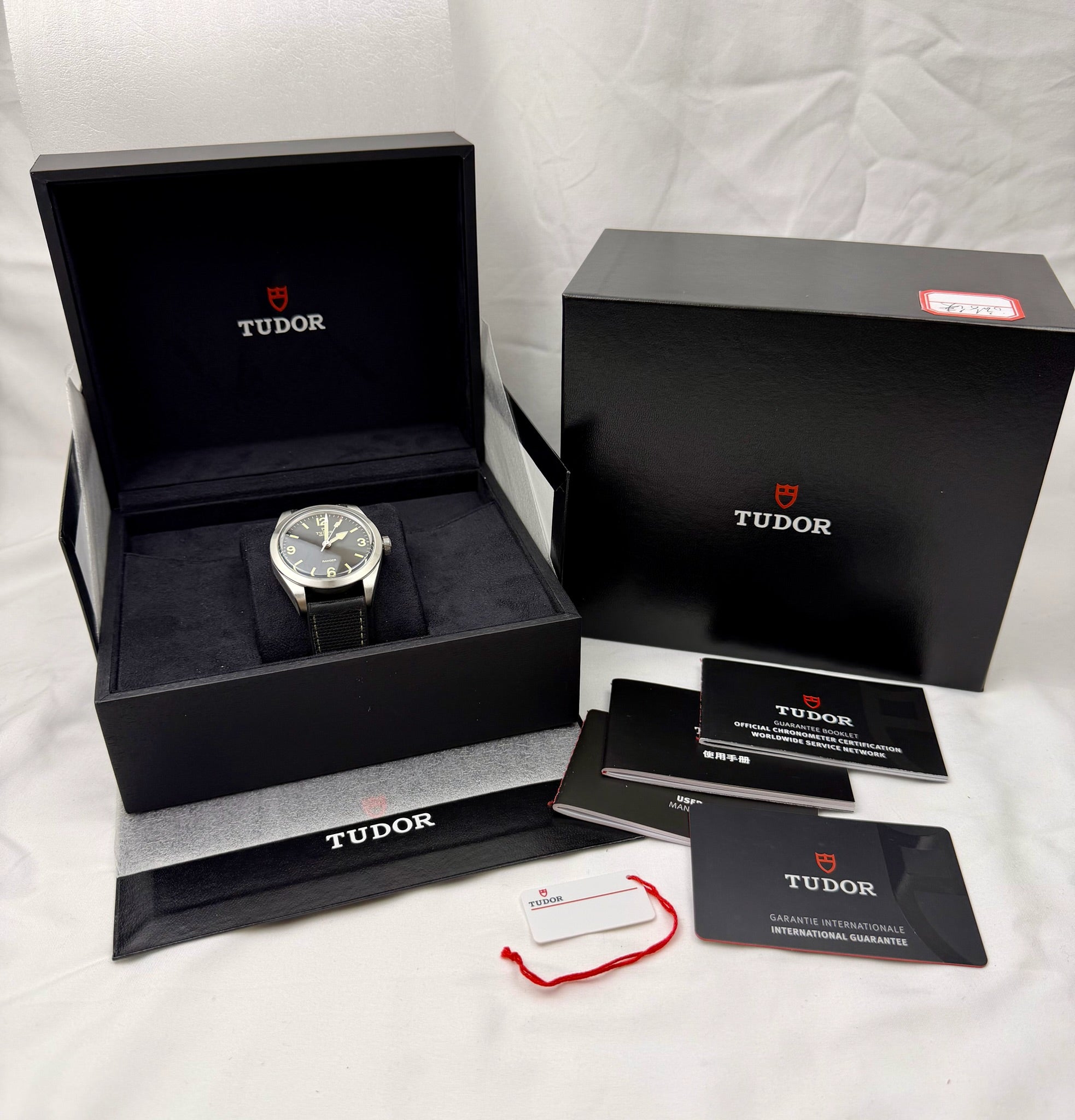 Case #329 — Tudor Ranger on Rubber/Textile  Ref. 79950-0002