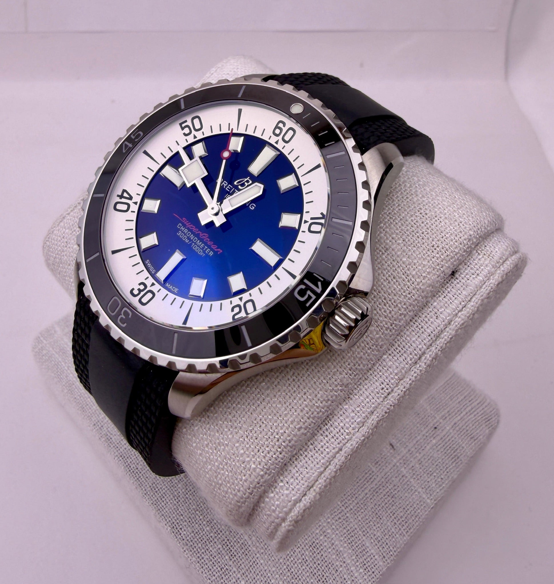 Case #425 — Breitling Superocean 44 Black / White on Rubber Ref. A17376211B1S1