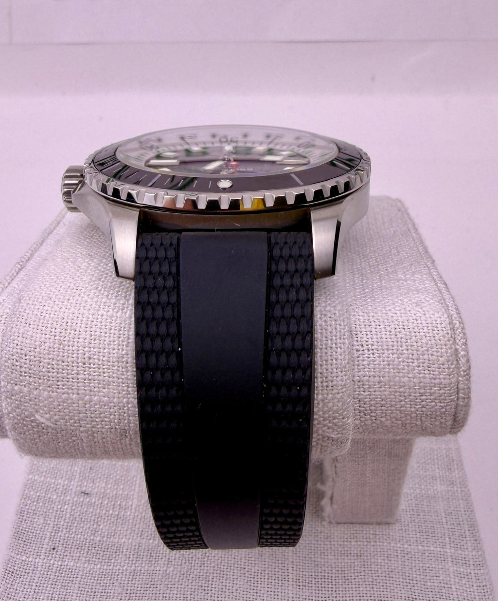 Case #425 — Breitling Superocean 44 Black / White on Rubber Ref. A17376211B1S1