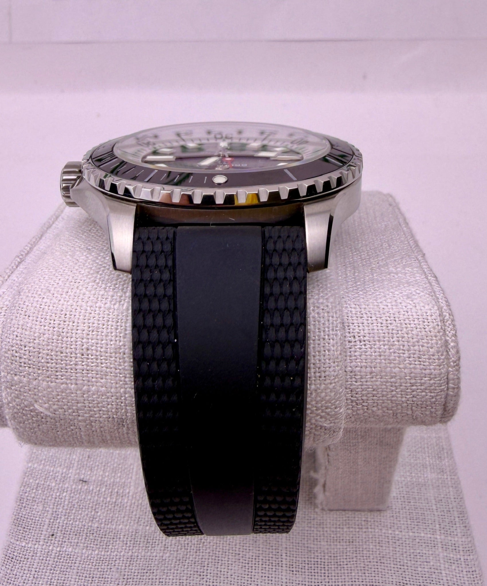 Case #425 — Breitling Superocean 44 Black / White on Rubber Ref. A17376211B1S1