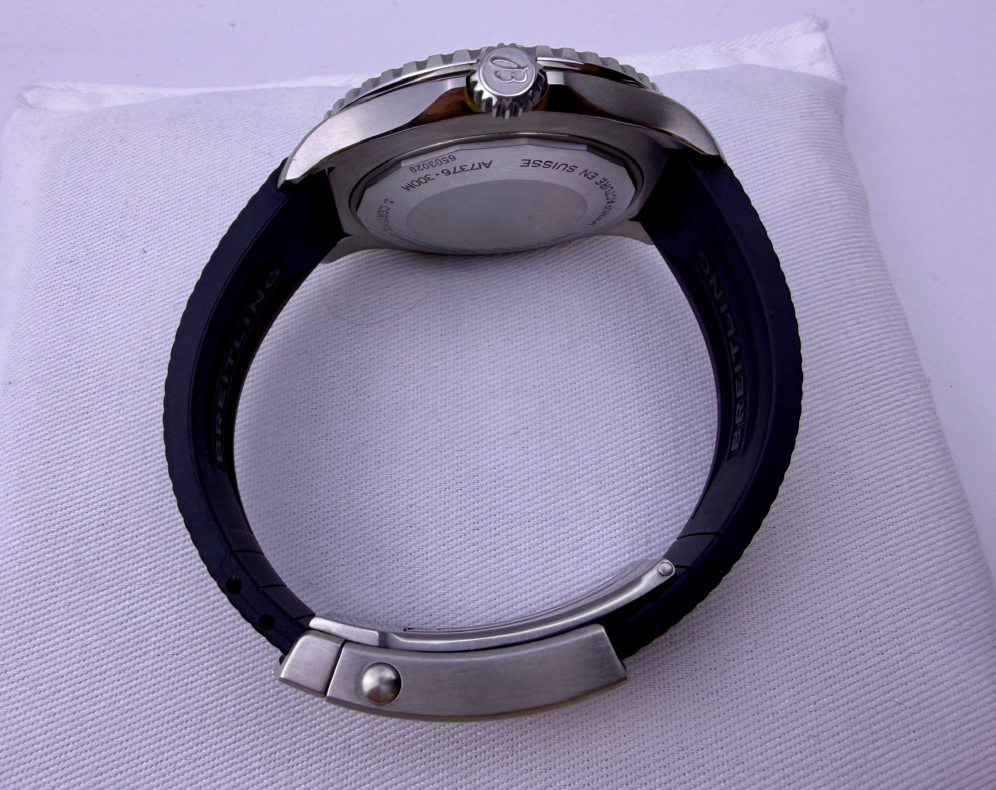 Case #425 — Breitling Superocean 44 Black / White on Rubber Ref. A17376211B1S1