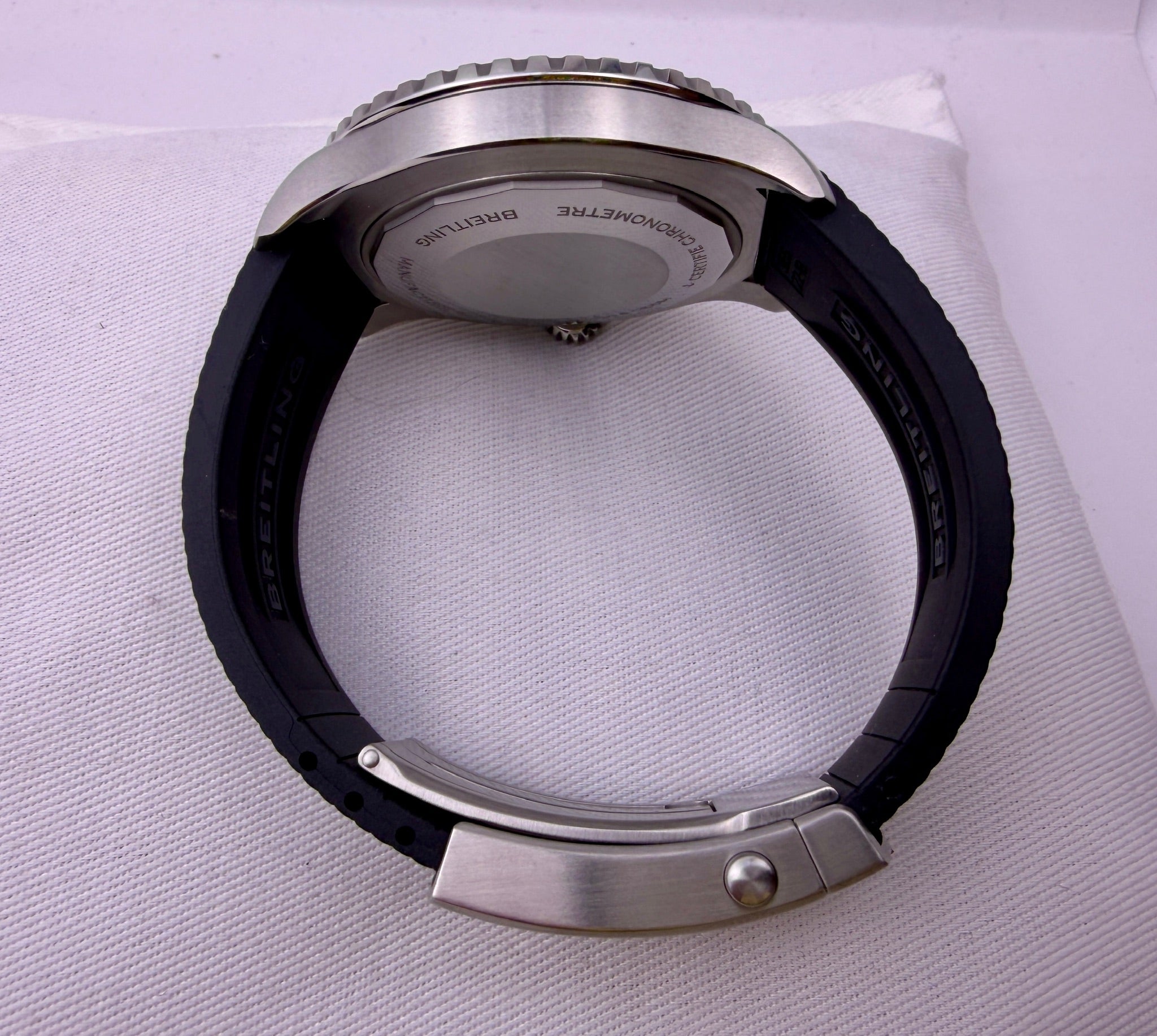 Case #425 — Breitling Superocean 44 Black / White on Rubber Ref. A17376211B1S1