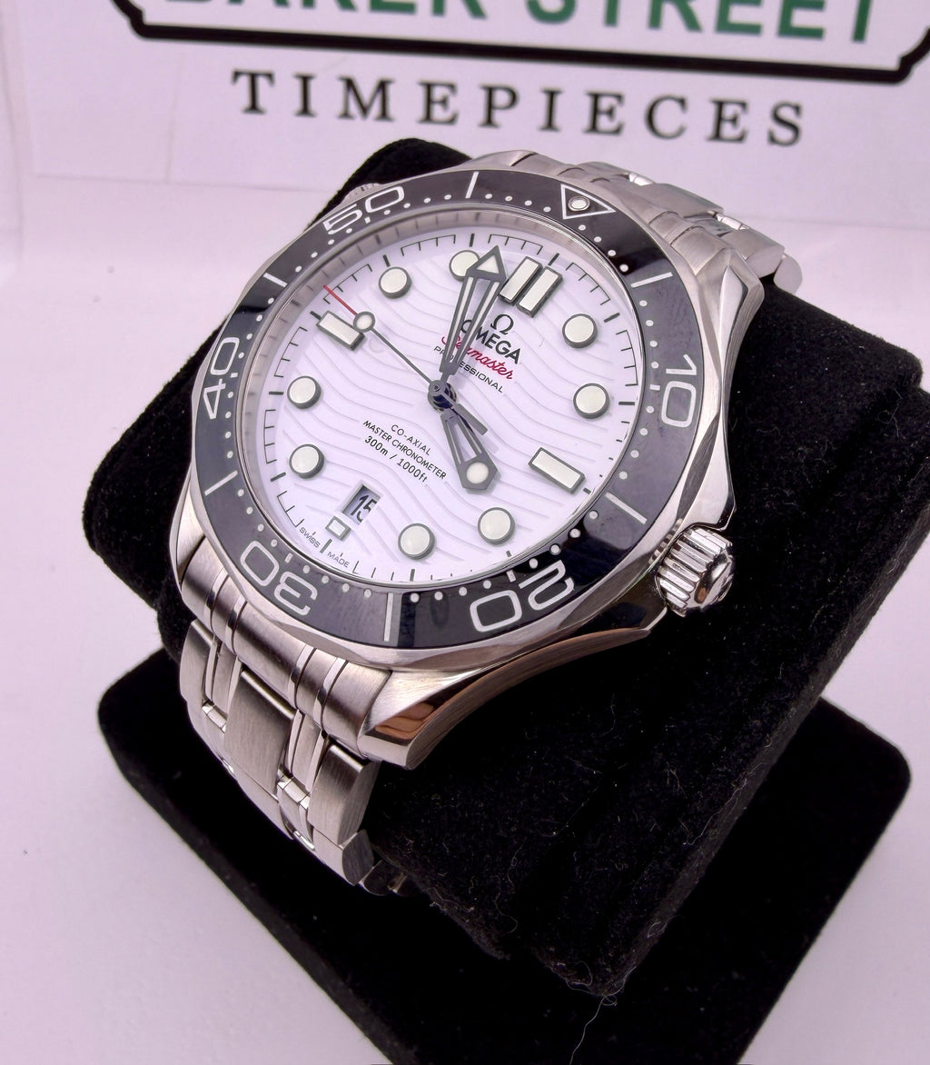 Case #440 — Omega Seamaster Professional White / Black Ref. 210.30.42.20.04.001