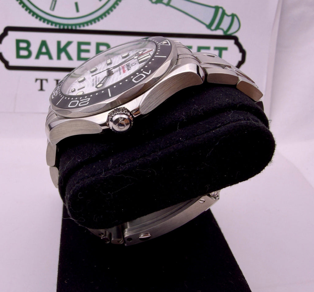 Case #440 — Omega Seamaster Professional White / Black Ref. 210.30.42.20.04.001